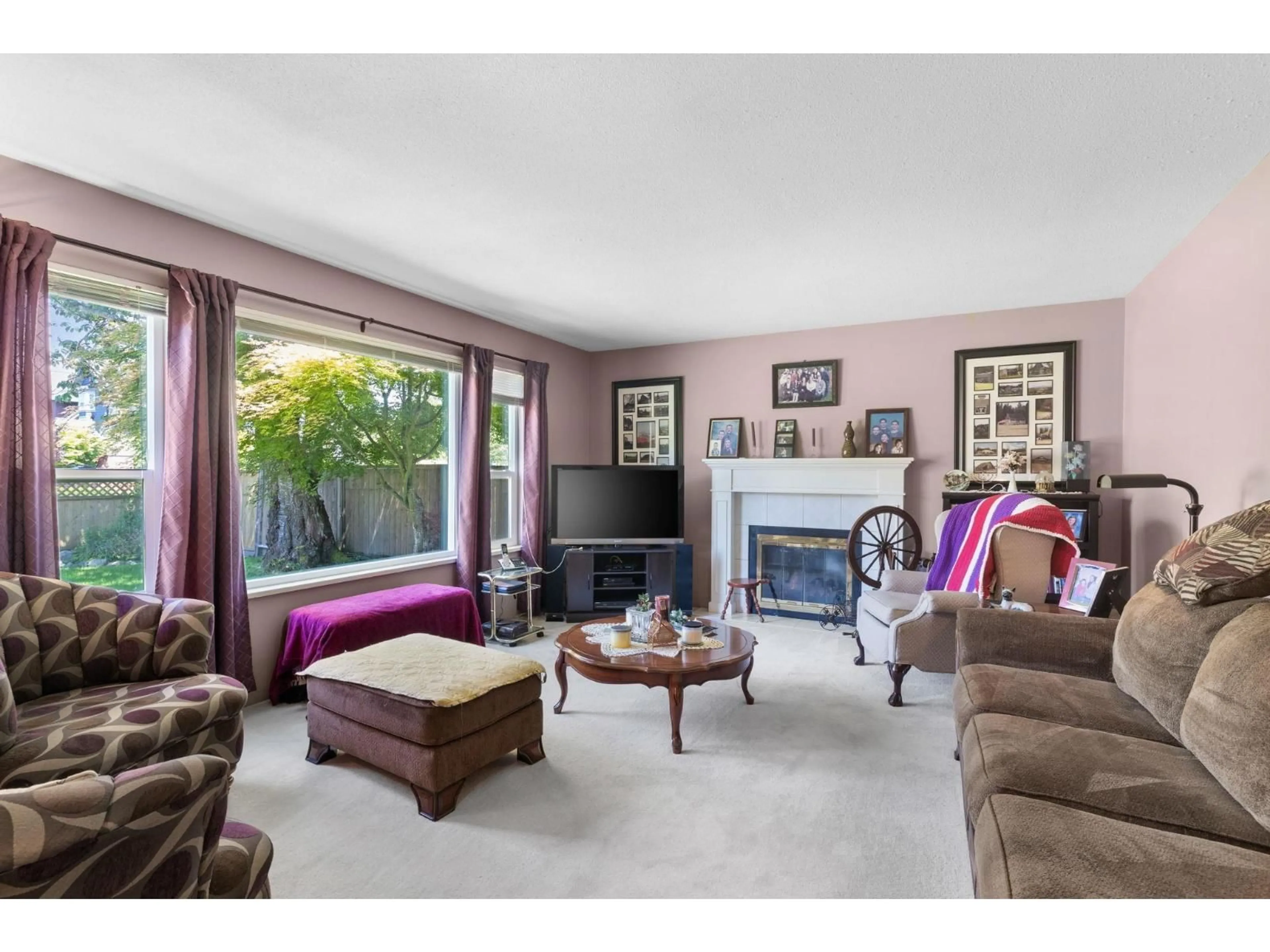 Living room with furniture, unknown for 18768 64, Surrey British Columbia V3S7T9