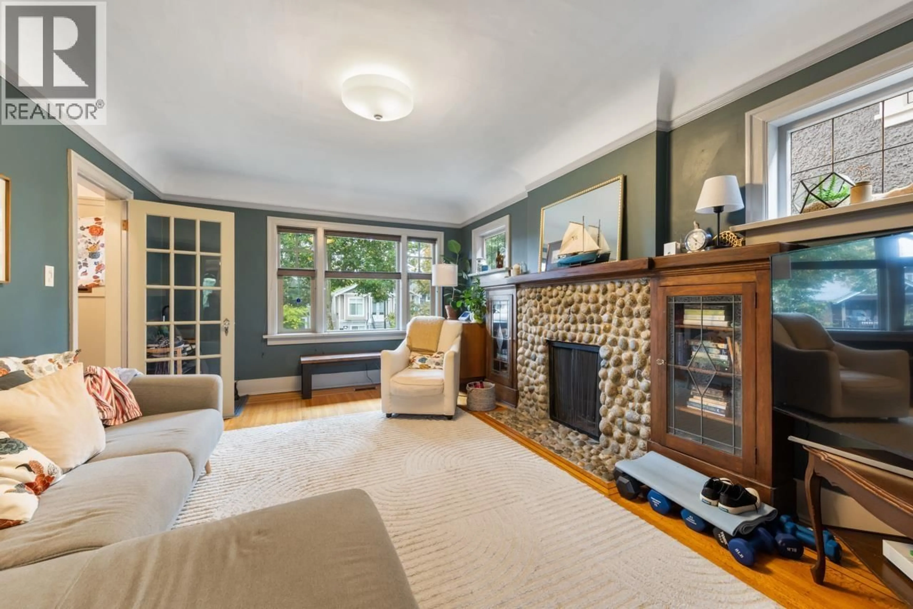 Living room with furniture, unknown for 2125 5TH AVENUE, Vancouver British Columbia V5N1M5