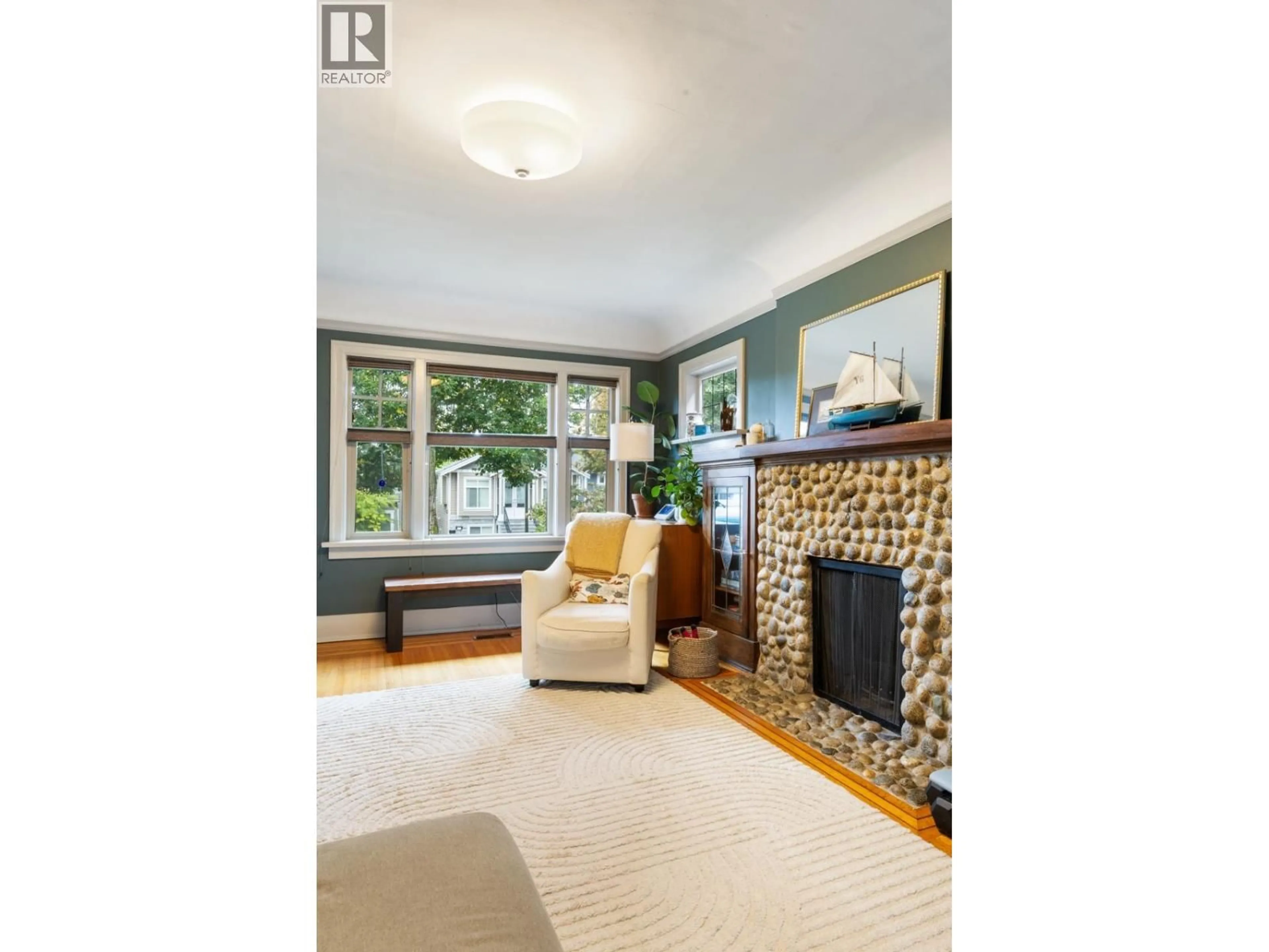 Living room with furniture, unknown for 2125 5TH AVENUE, Vancouver British Columbia V5N1M5