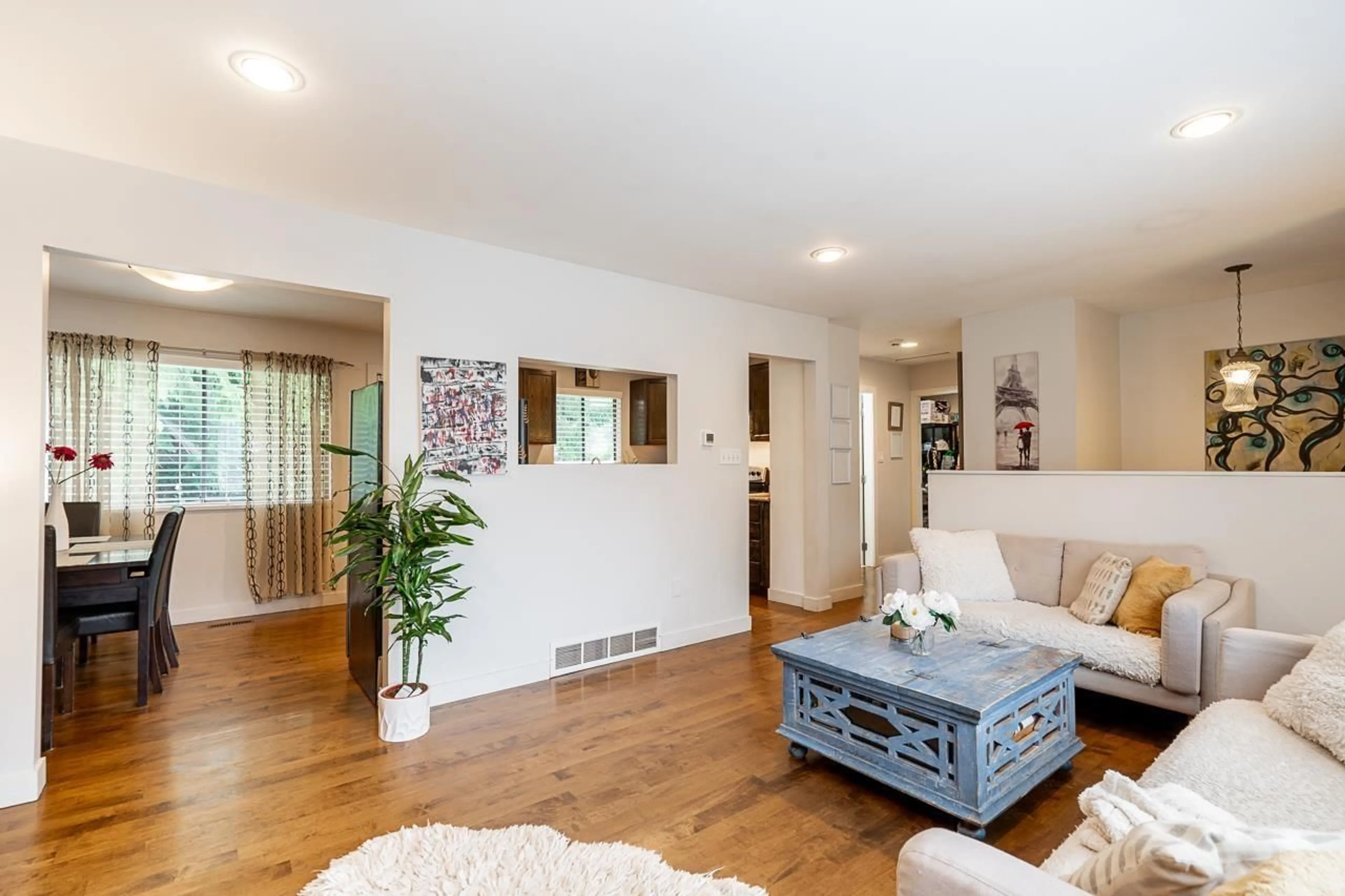 Living room with furniture, wood/laminate floor for 14366 101, Surrey British Columbia V3T5C8