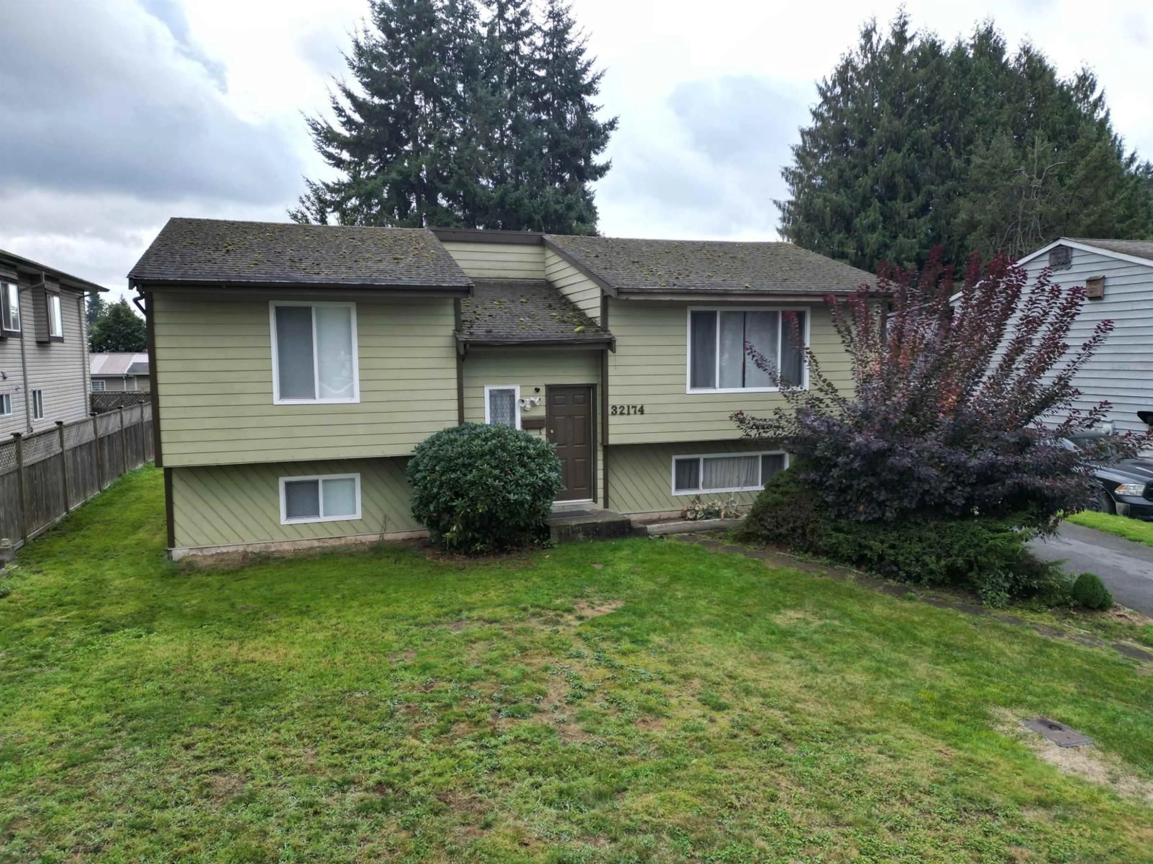 Home with vinyl exterior material, unknown for 32174 SANDPIPER, Mission British Columbia V2V5S1