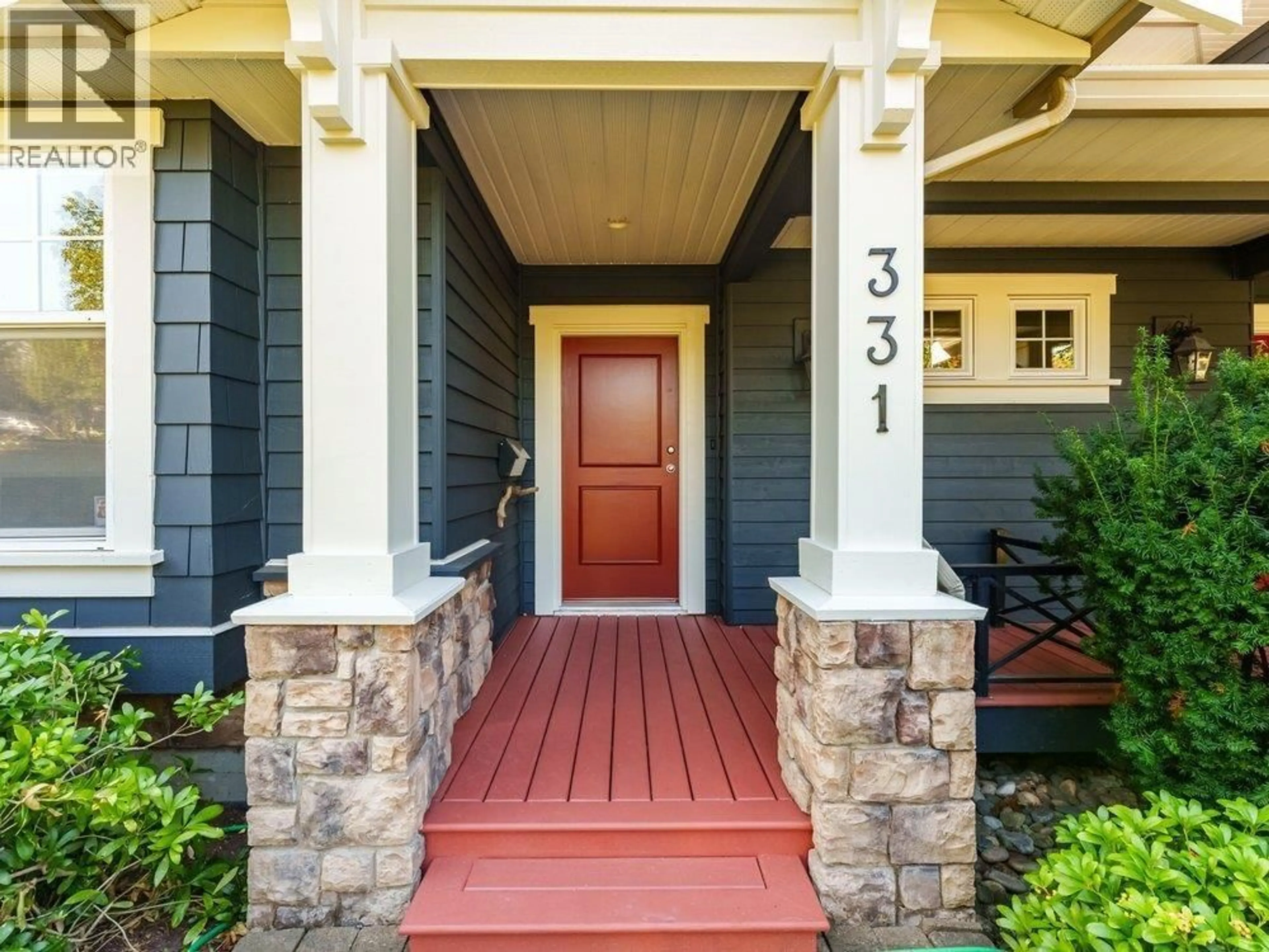 Home with vinyl exterior material, street for 331 14TH STREET, North Vancouver British Columbia V7M1P5