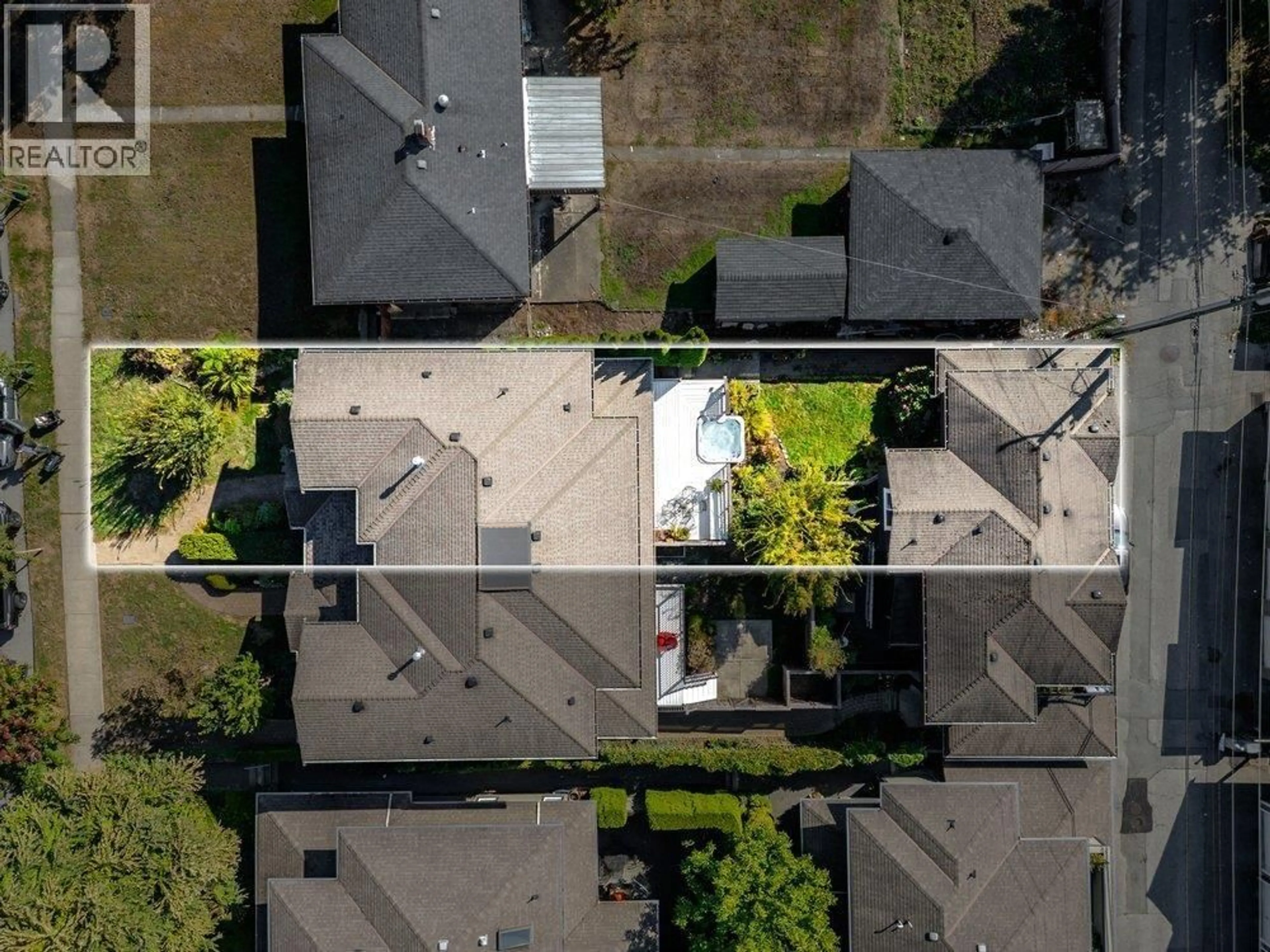 A pic from outside/outdoor area/front of a property/back of a property/a pic from drone, street for 331 14TH STREET, North Vancouver British Columbia V7M1P5