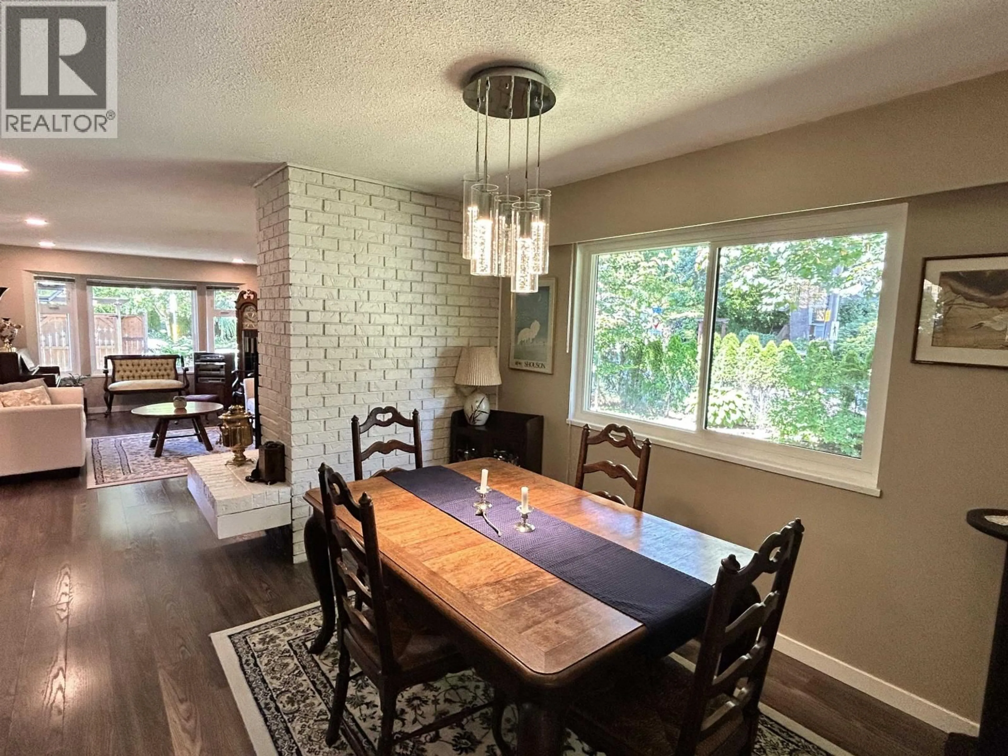 Dining room, wood/laminate floor for 1798 GARDEN AVENUE, North Vancouver British Columbia V7P3A7