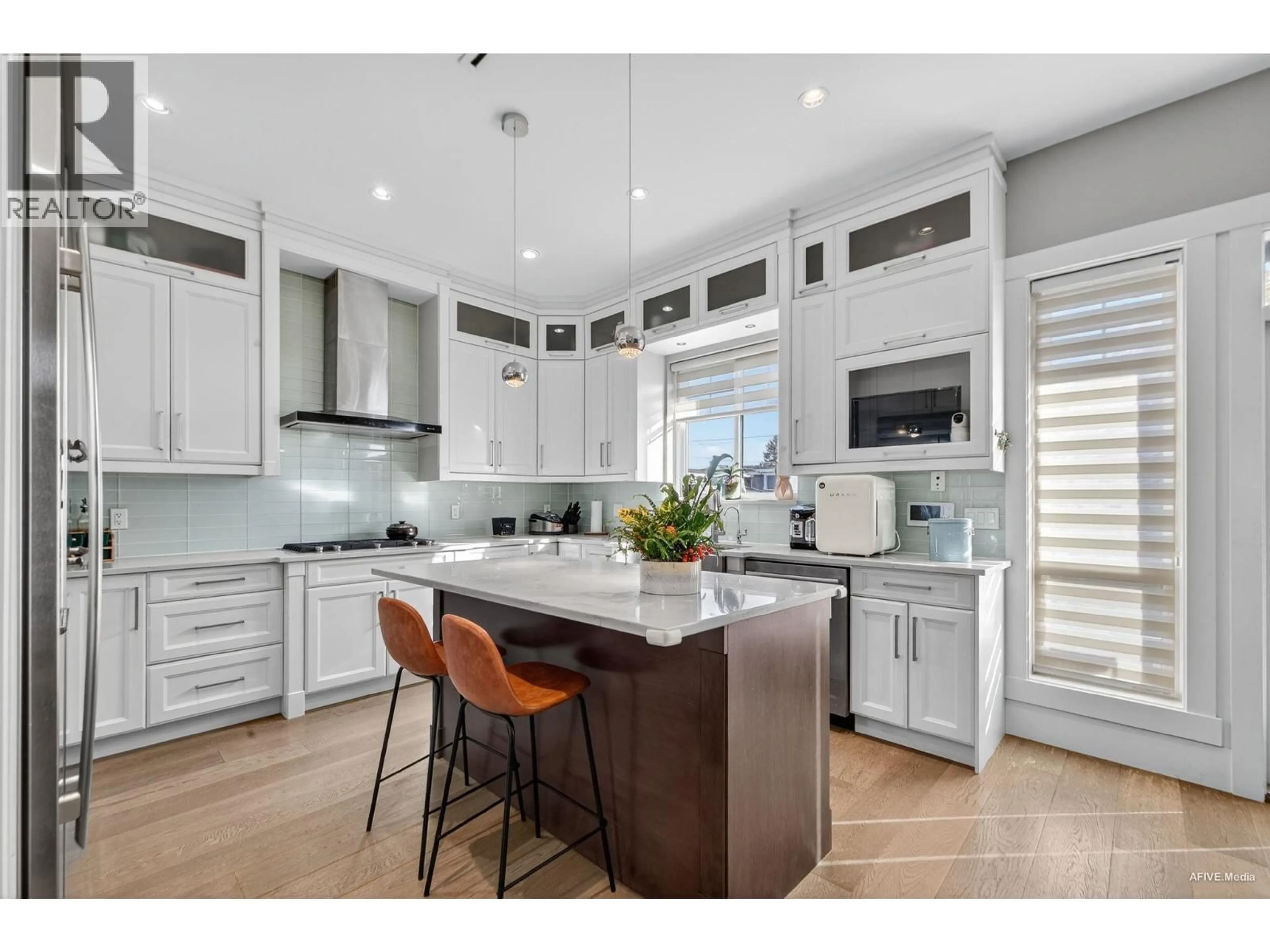 Contemporary kitchen, unknown for 4564 VENABLES STREET, Burnaby British Columbia V5C3A7