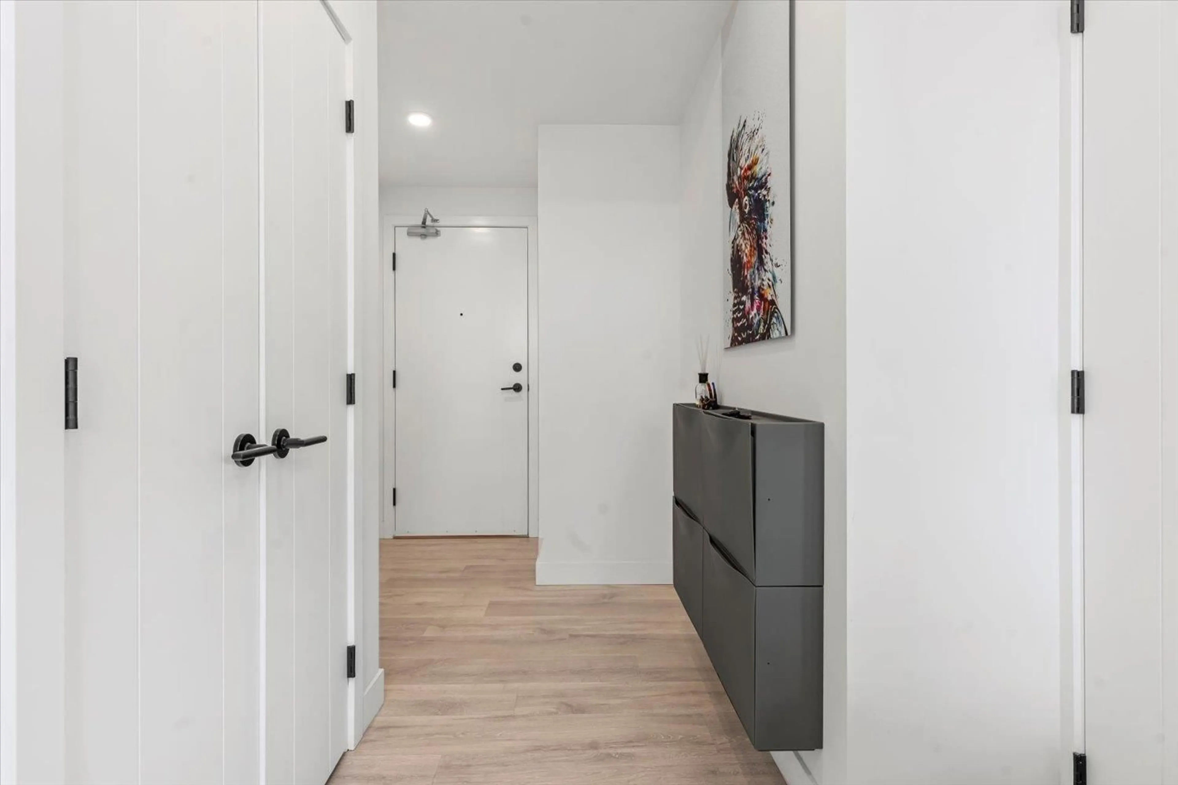 Indoor entryway for 401 - 32838 LANDEAU, Abbotsford British Columbia V2S0M6