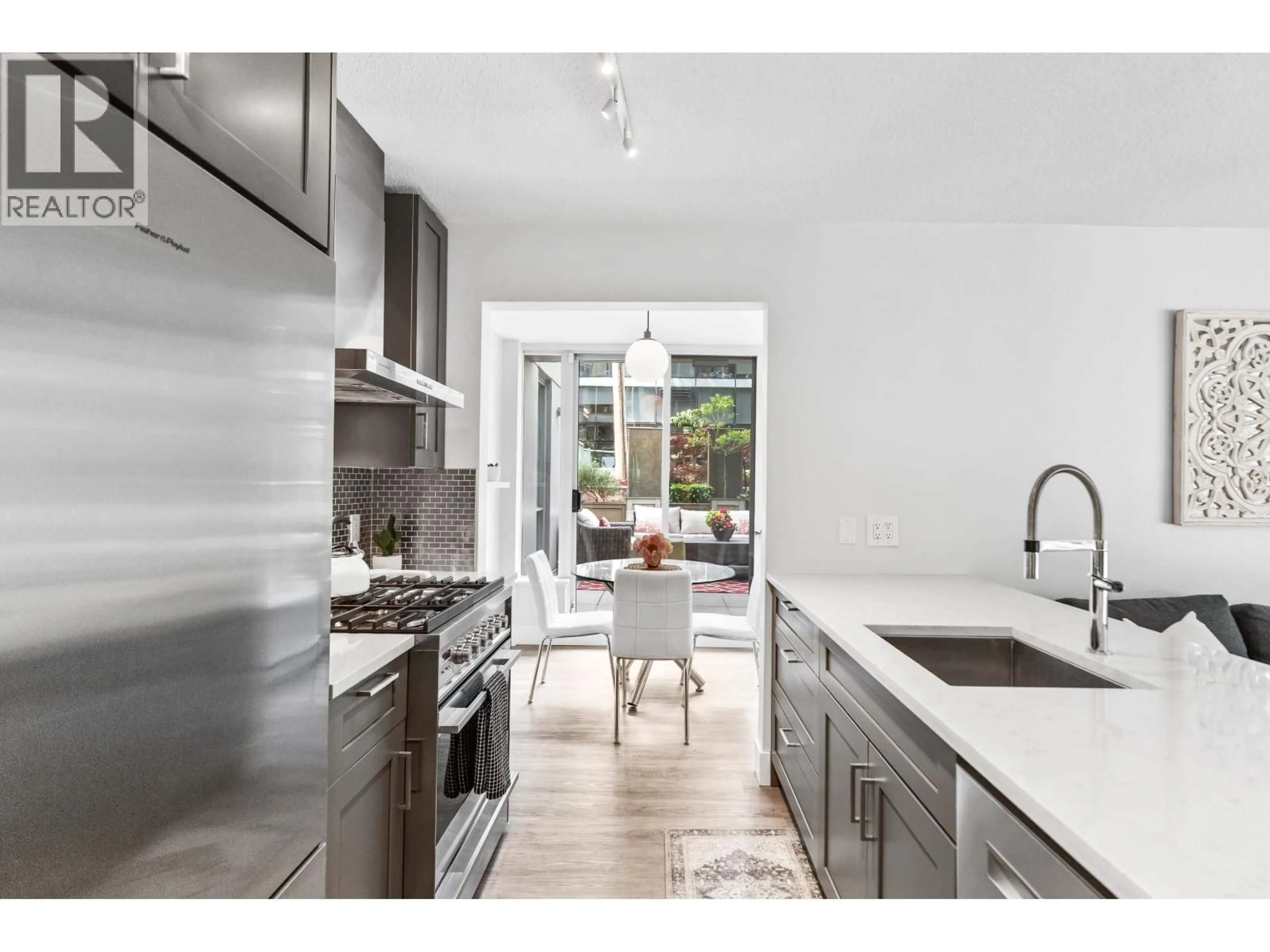 Open concept kitchen, ceramic/tile floor for 202 - 1001 RICHARDS STREET, Vancouver British Columbia V6B1J6