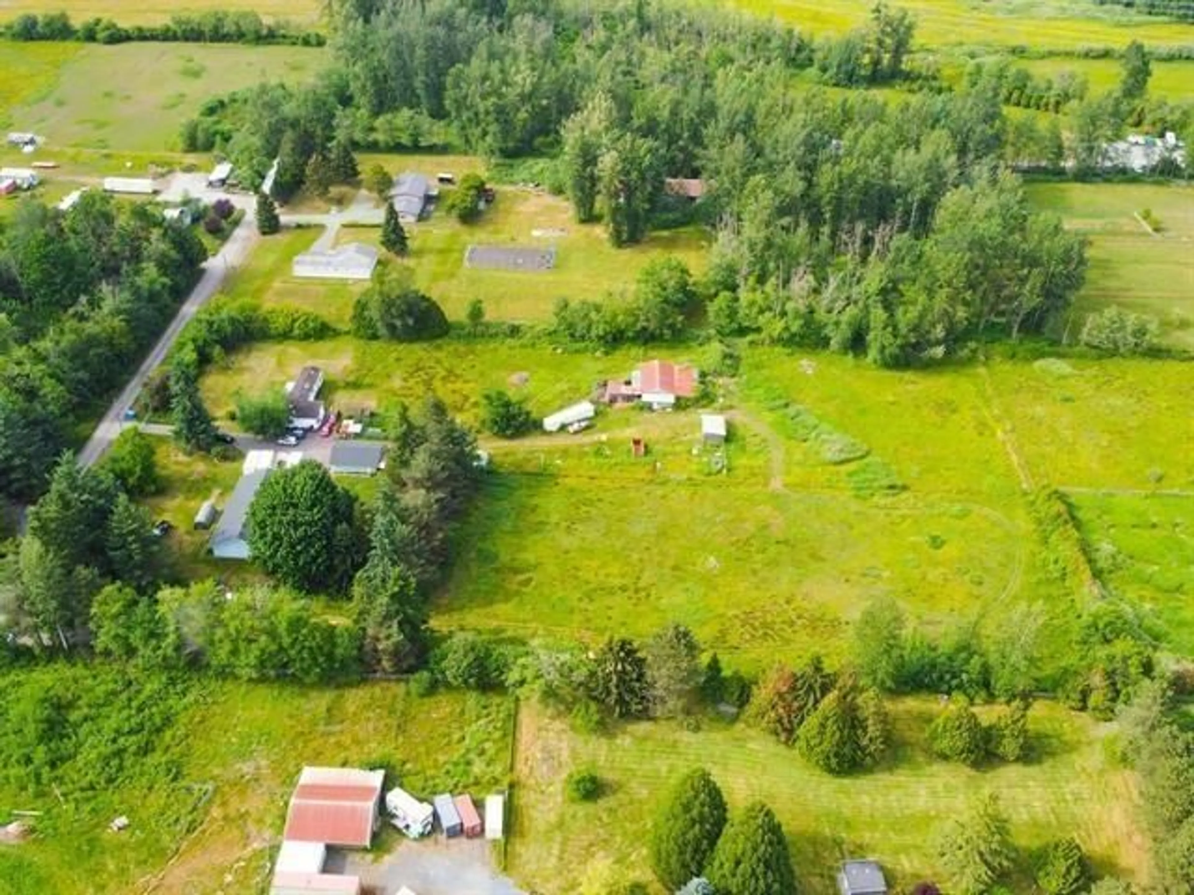 A pic from outside/outdoor area/front of a property/back of a property/a pic from drone, unknown for 3050 228, Langley British Columbia V2Z3B1