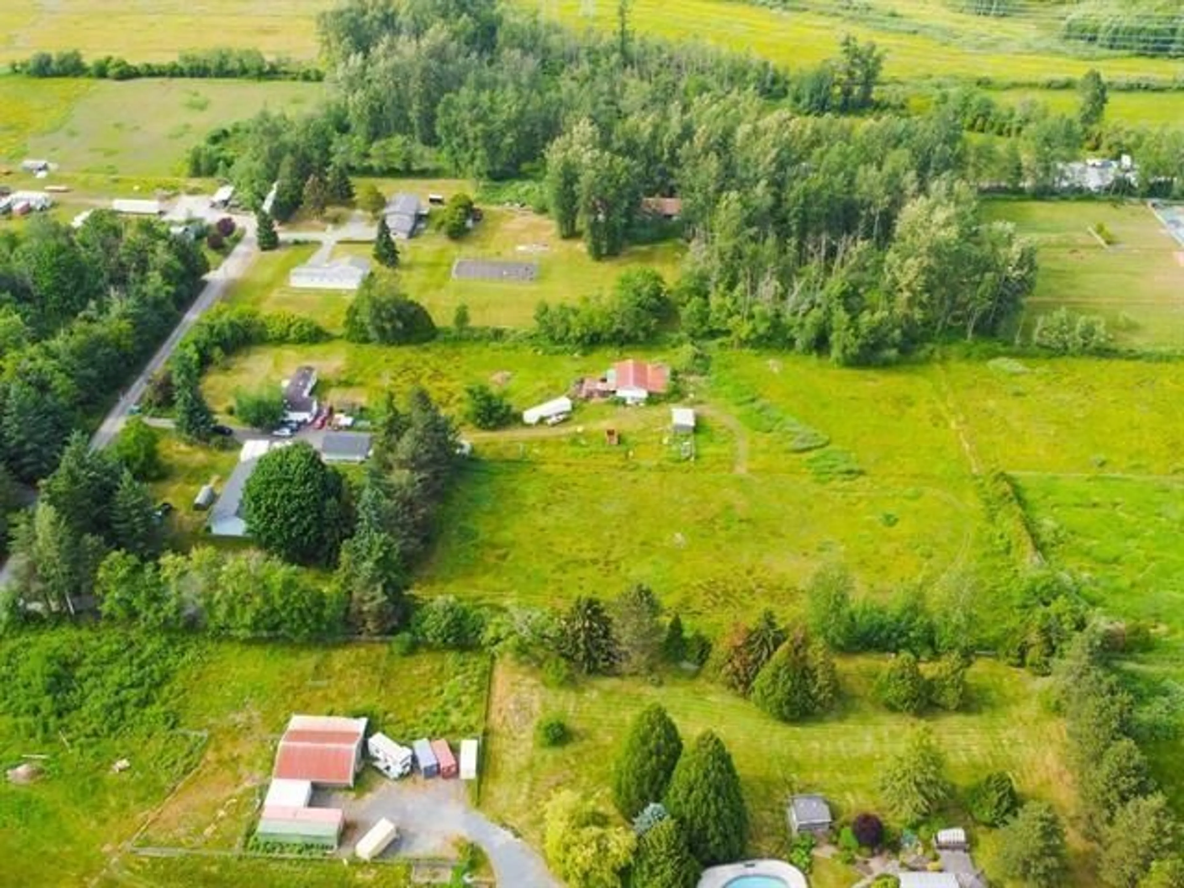 A pic from outside/outdoor area/front of a property/back of a property/a pic from drone, unknown for 3050 228, Langley British Columbia V2Z3B1
