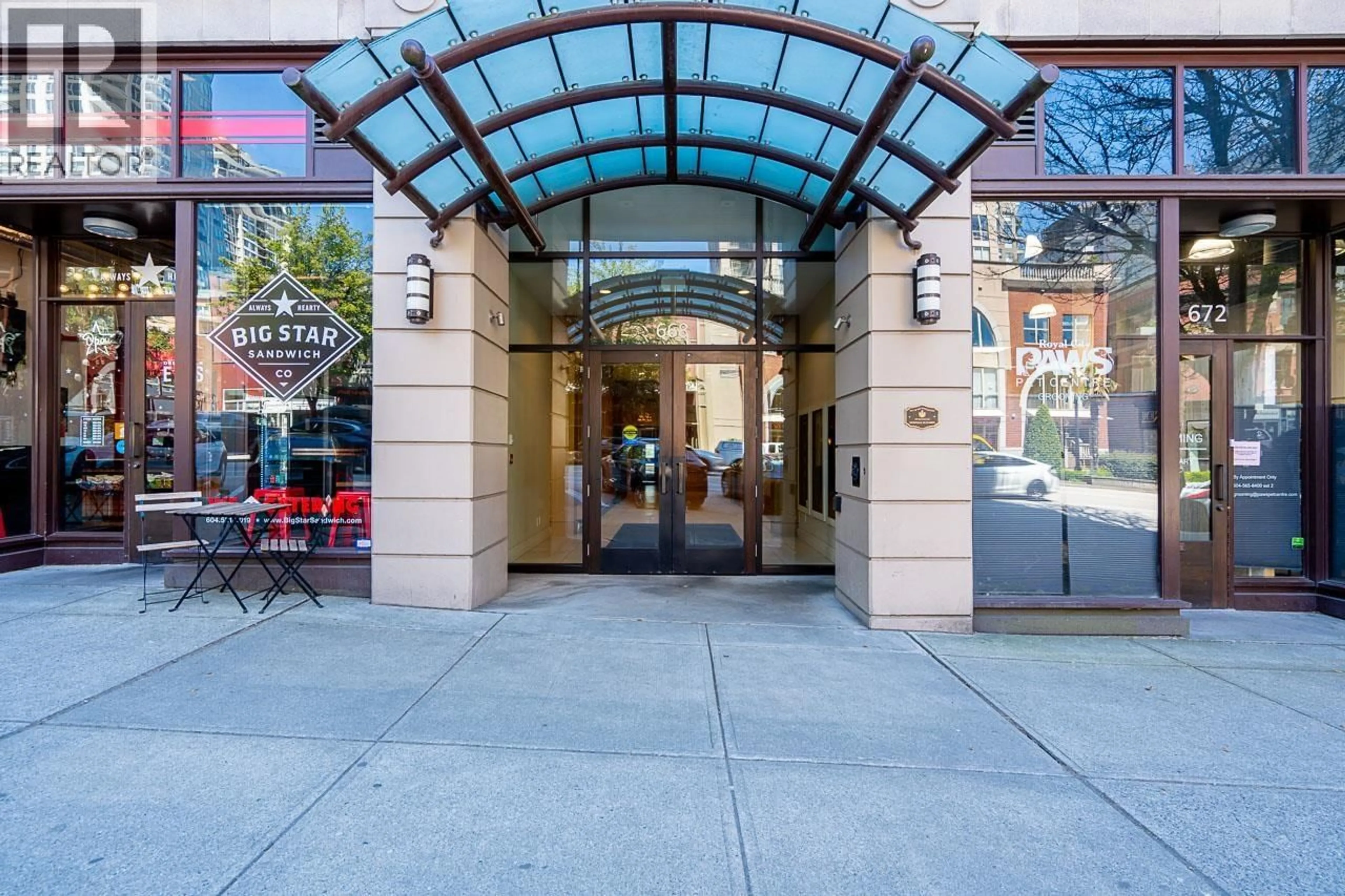 Indoor foyer for 1012 - 668 COLUMBIA STREET, New Westminster British Columbia V3M1A9