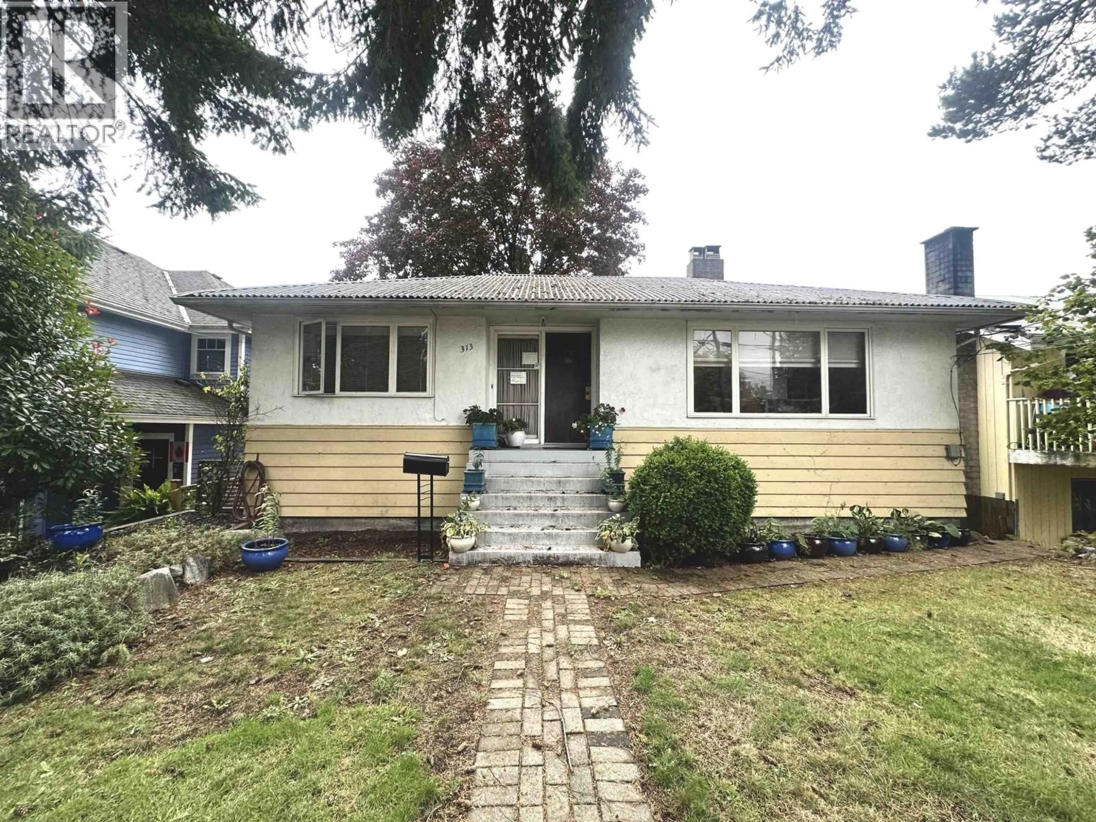 Home with vinyl exterior material, street for 313 13TH STREET, North Vancouver British Columbia V7L2L9