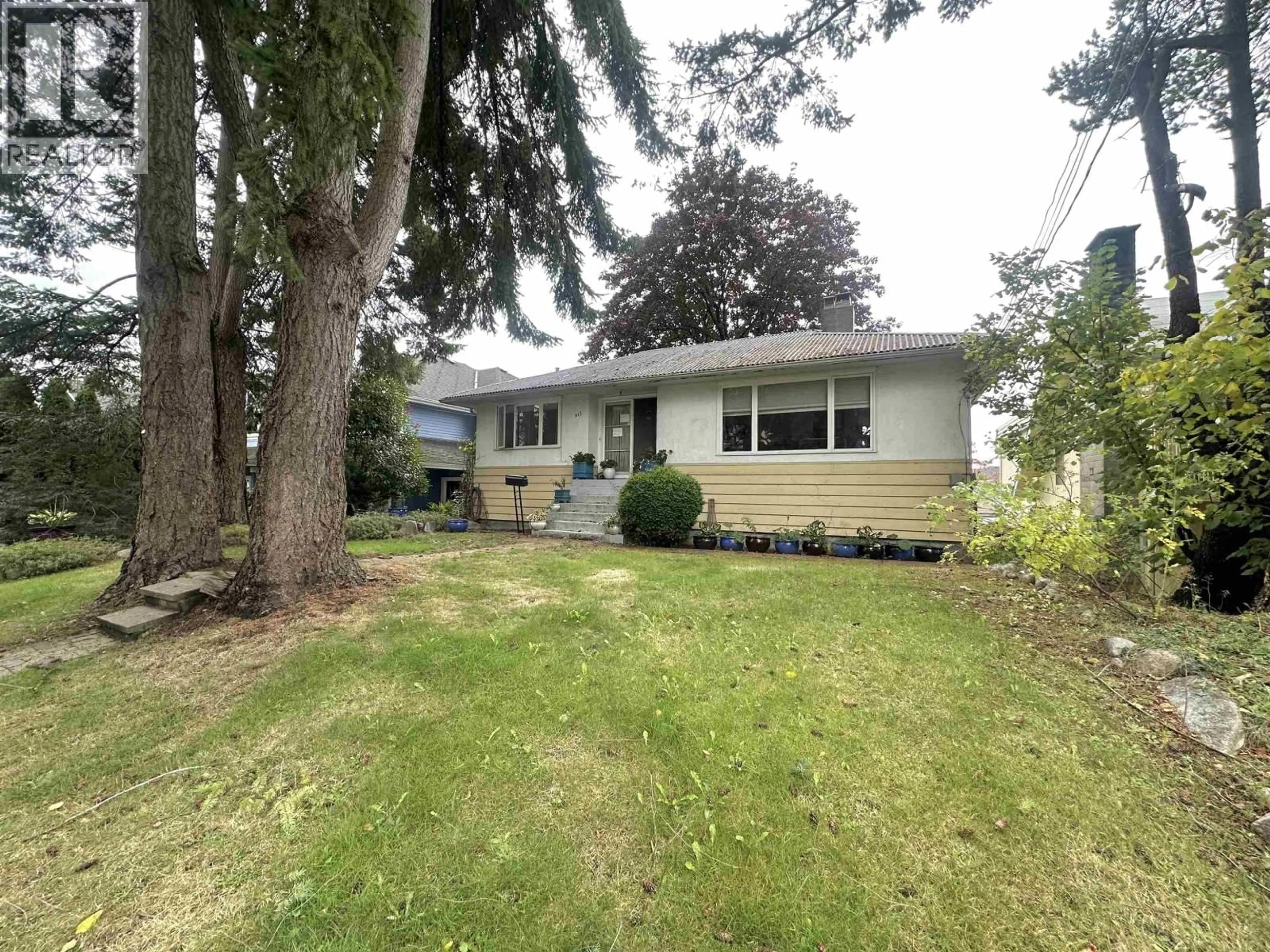 Home with vinyl exterior material, street for 313 13TH STREET, North Vancouver British Columbia V7L2L9