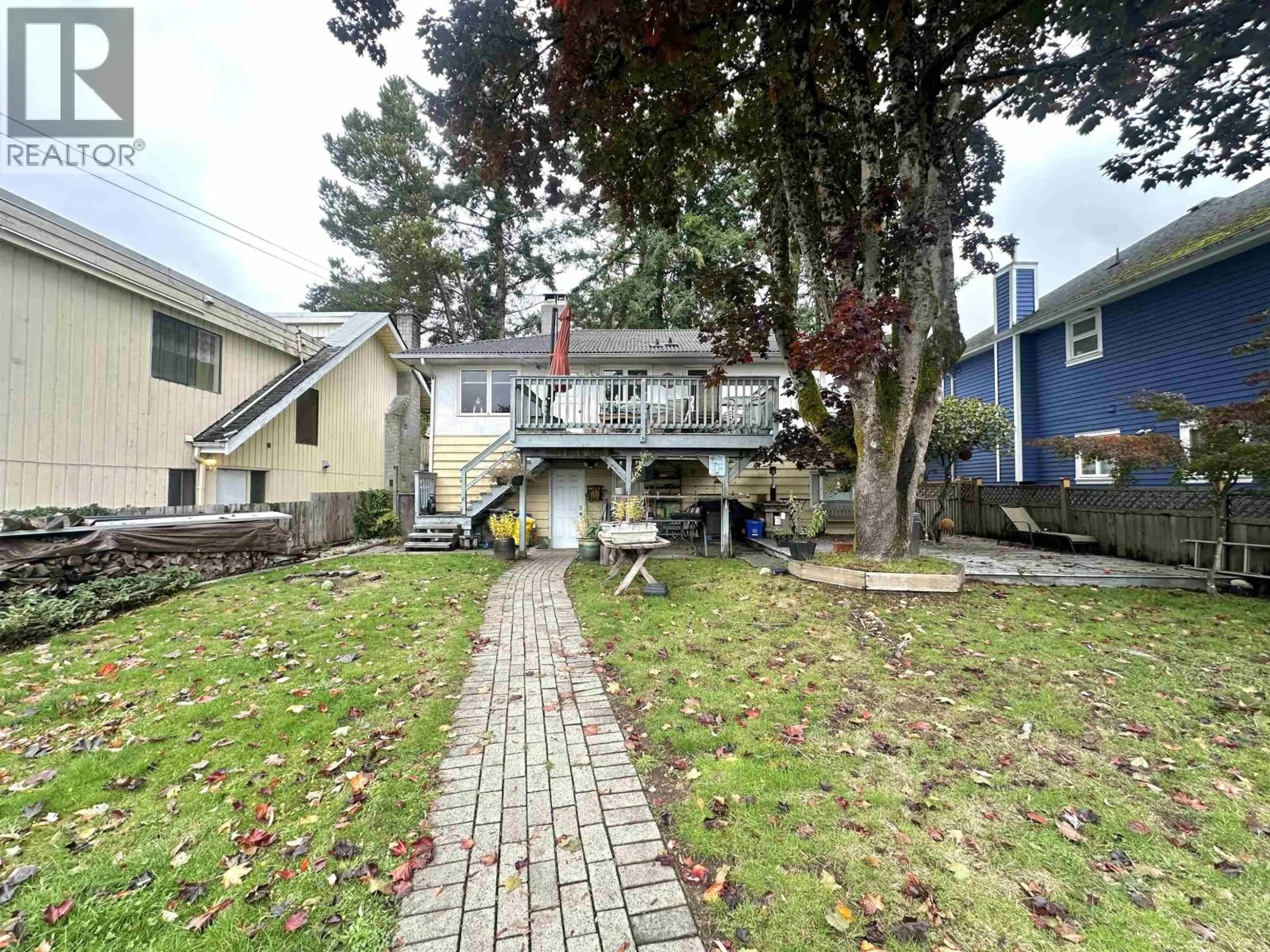 A pic from outside/outdoor area/front of a property/back of a property/a pic from drone, street for 313 13TH STREET, North Vancouver British Columbia V7L2L9