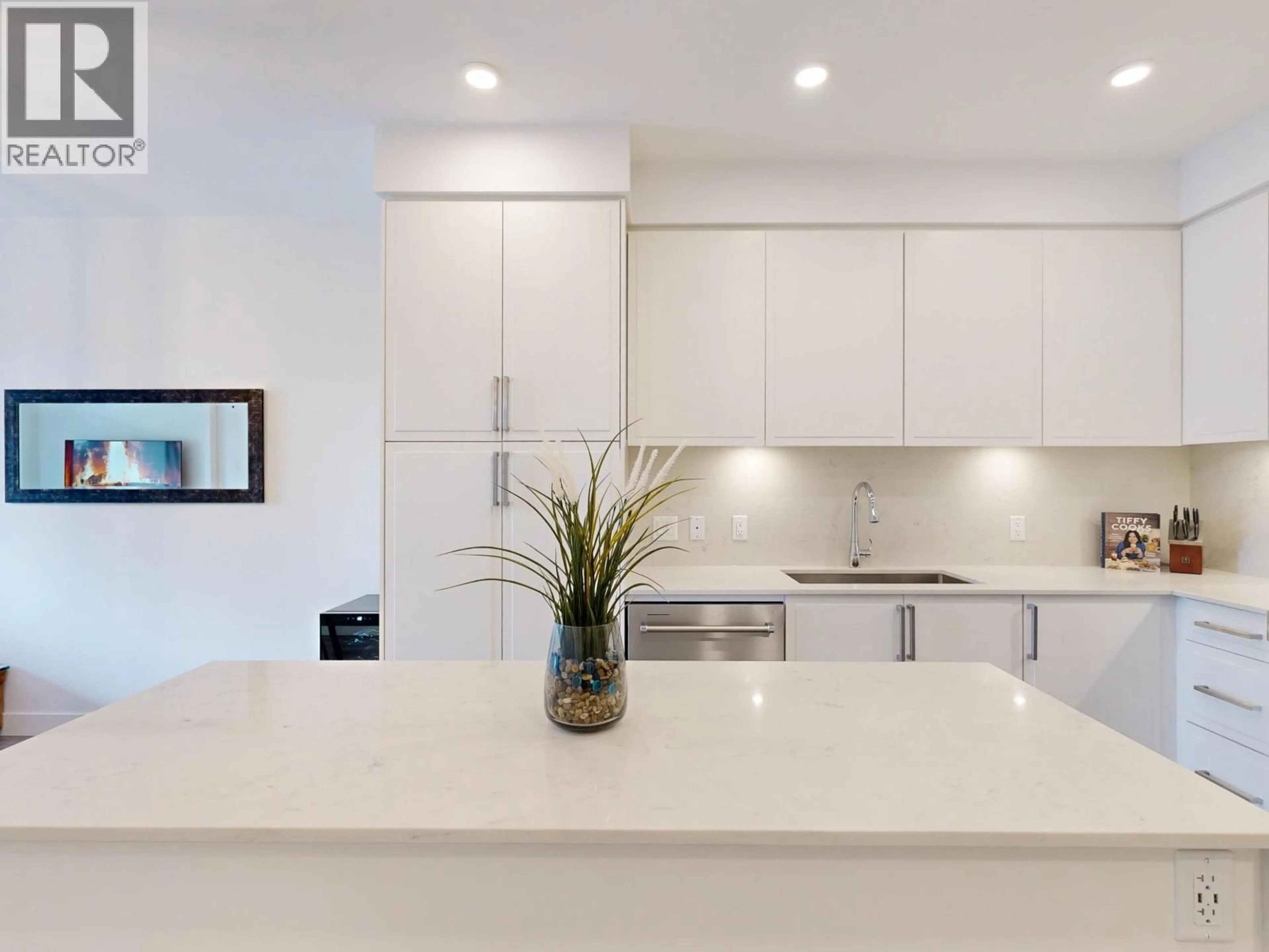 Contemporary kitchen, ceramic/tile floor for 513 - 700 CLARKE ROAD, Coquitlam British Columbia V3J0K5