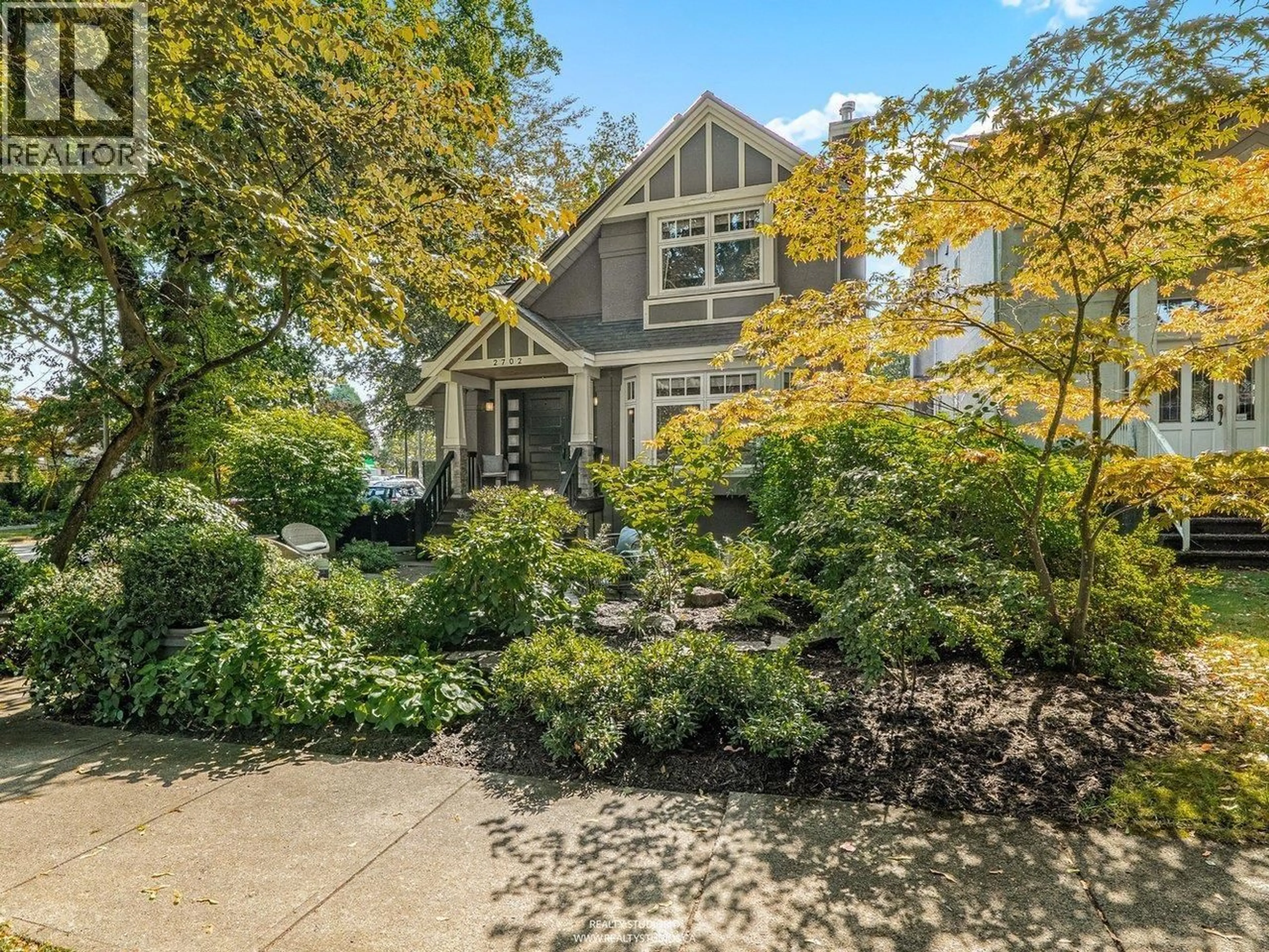 A pic from outside/outdoor area/front of a property/back of a property/a pic from drone, street for 2702 15TH AVENUE, Vancouver British Columbia V6K2Z8