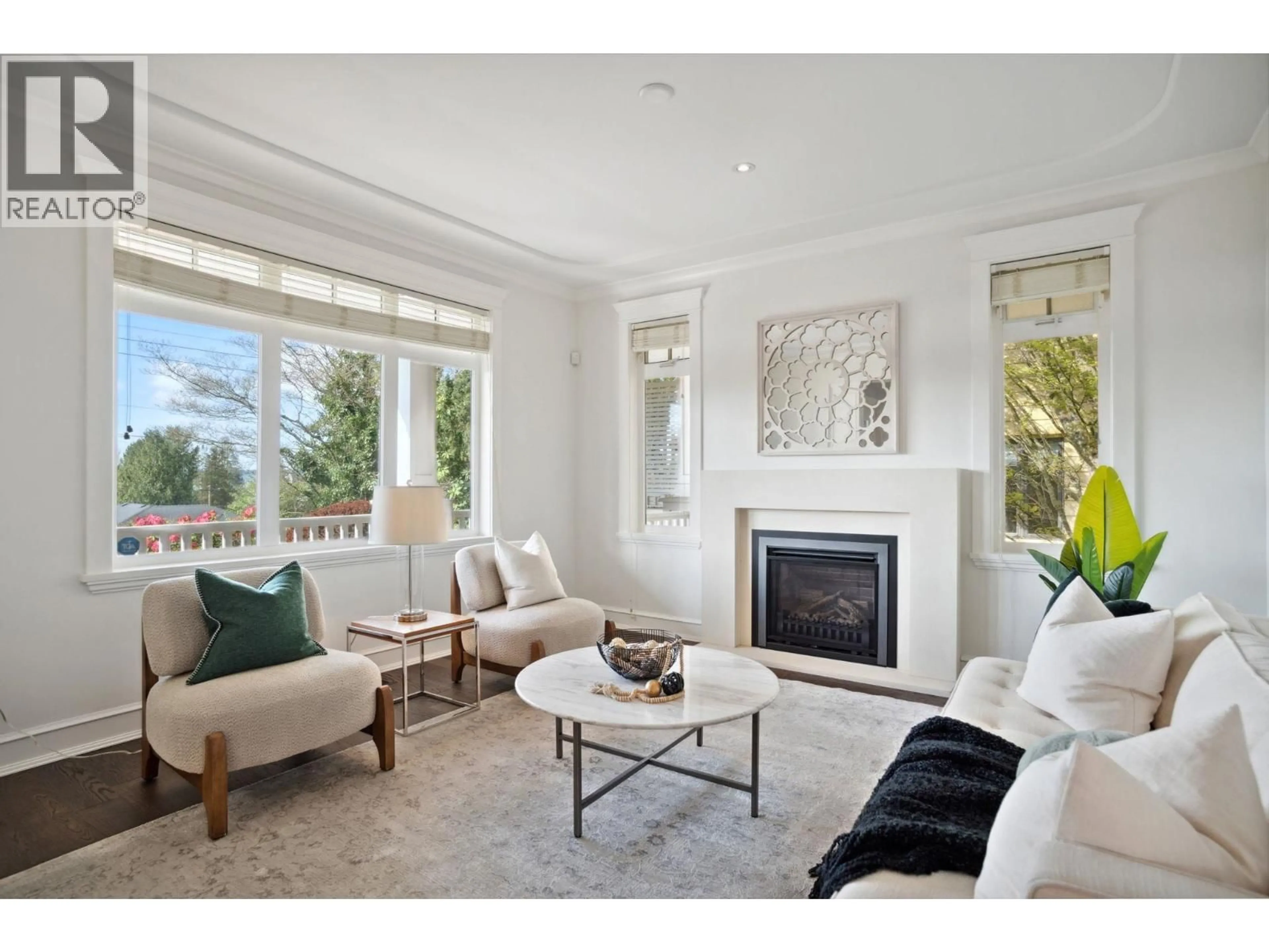 Living room with furniture, unknown for 2185 LAWSON AVENUE, West Vancouver British Columbia V7V2E1