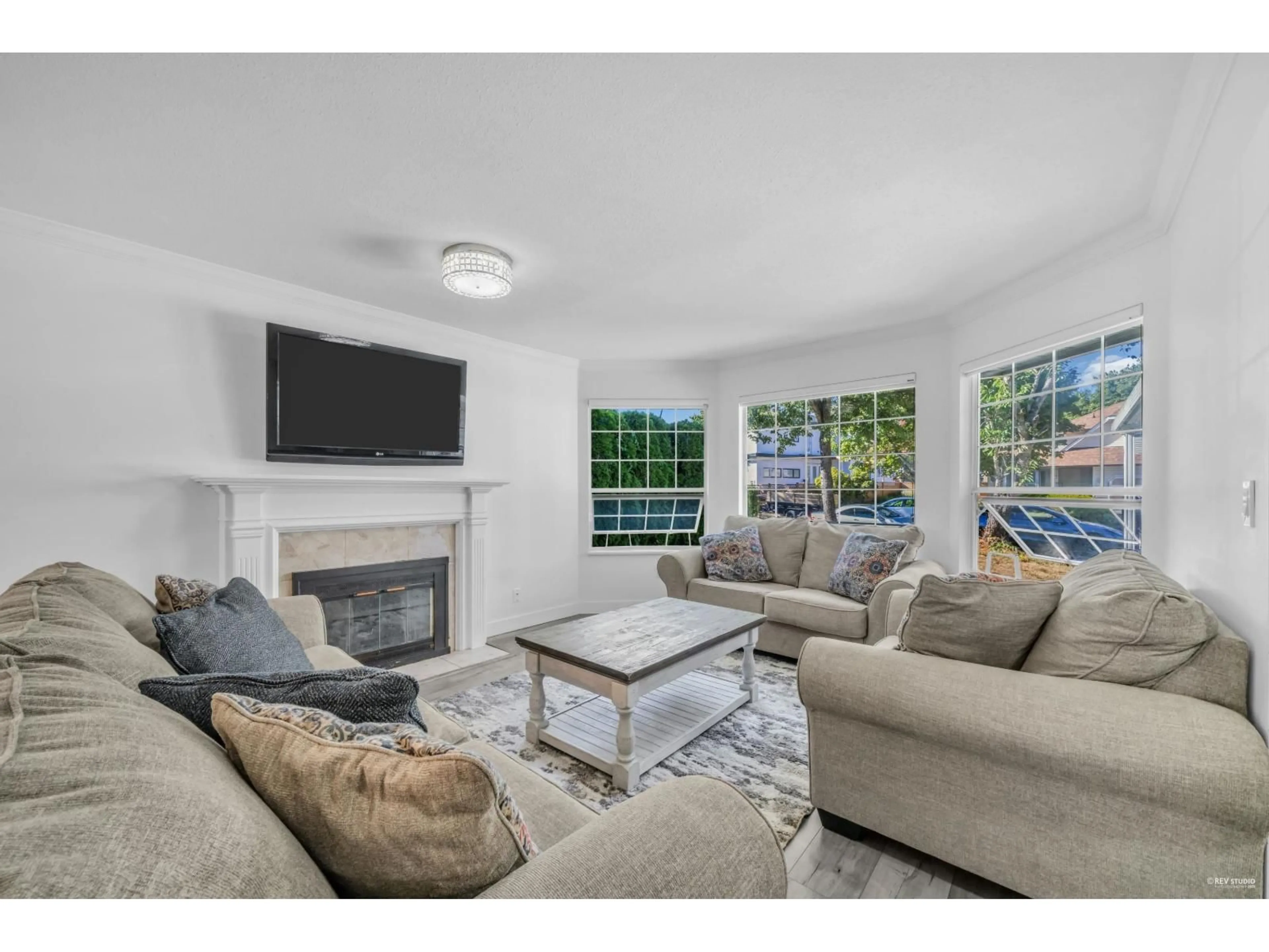 Living room with furniture, unknown for 13330 59B, Surrey British Columbia V3X2N6