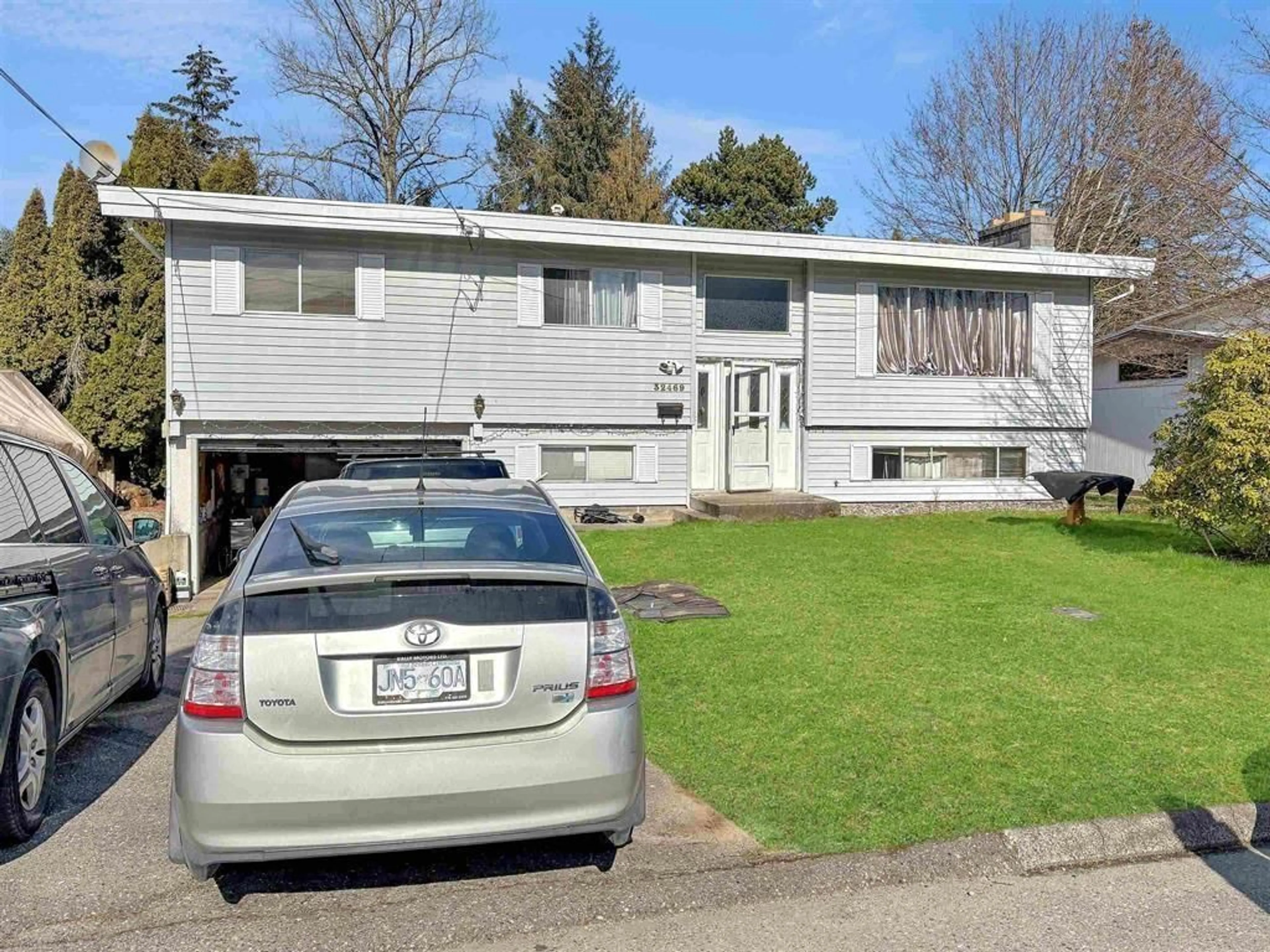 Home with vinyl exterior material, street for 32469 EMERALD, Abbotsford British Columbia V2T1B4