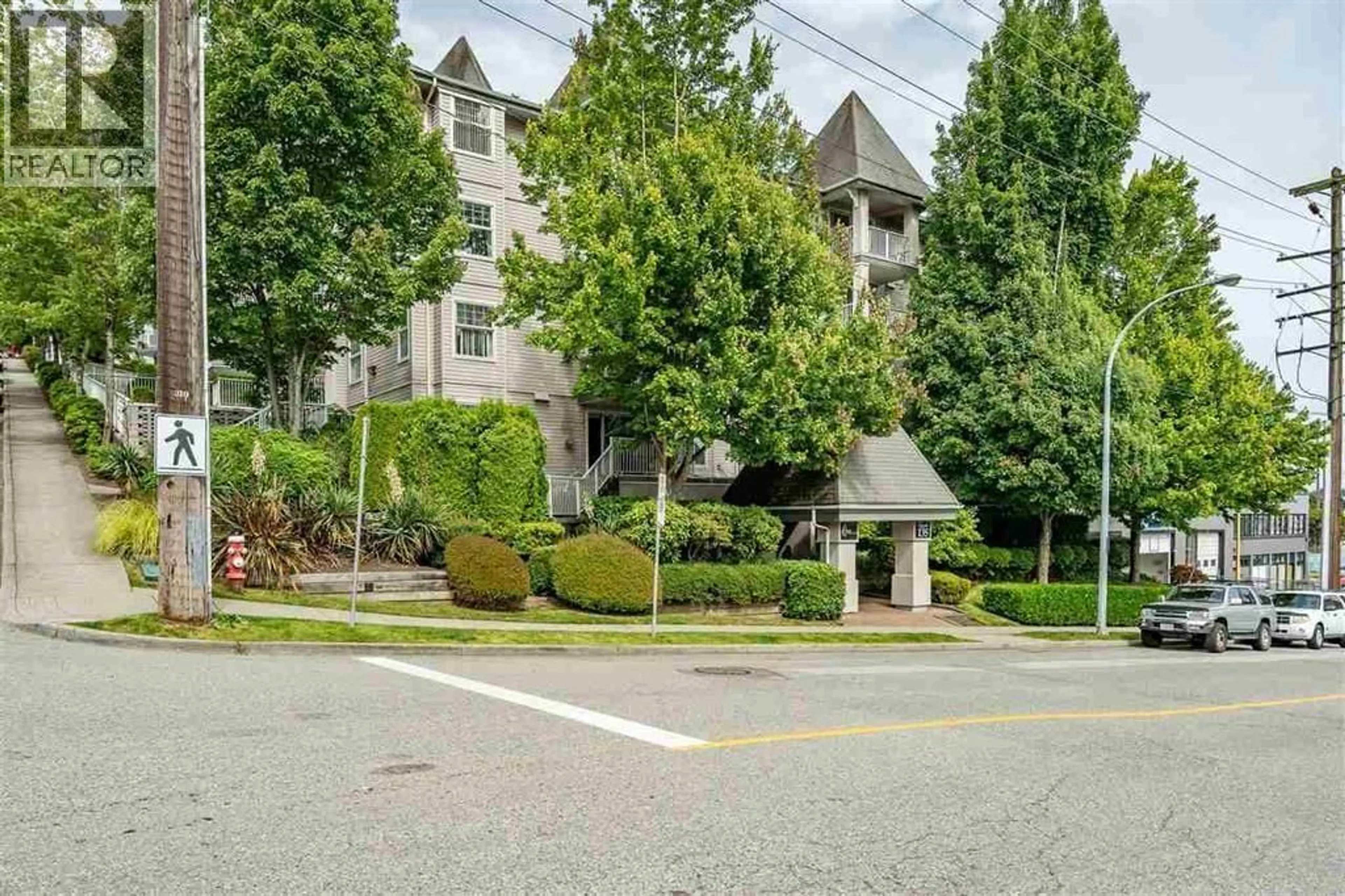 Patio, street for 102 - 135 ELEVENTH STREET, New Westminster British Columbia V3M4C7