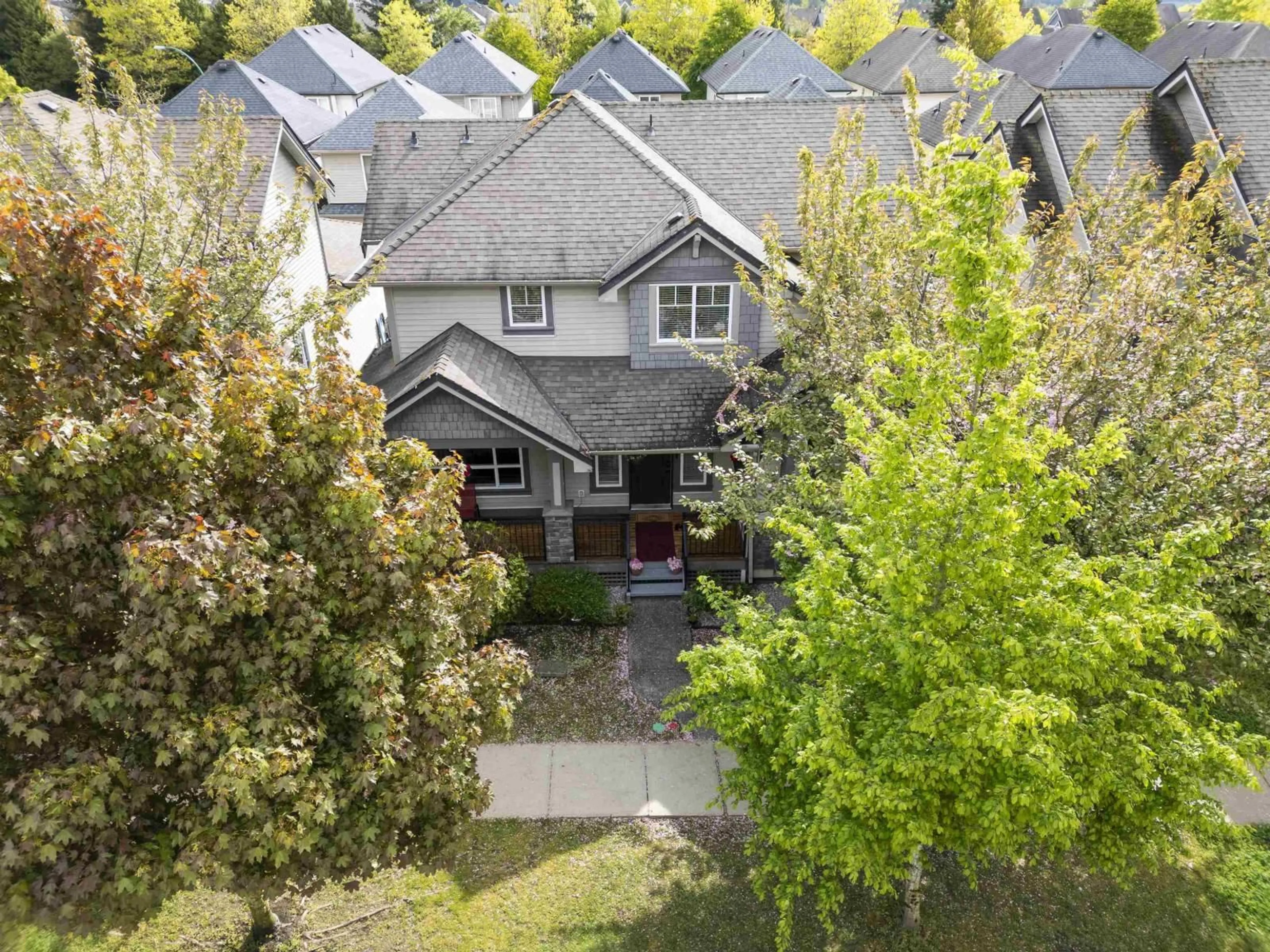 A pic from outside/outdoor area/front of a property/back of a property/a pic from drone, street for 7032 195A, Surrey British Columbia V4N5Z2