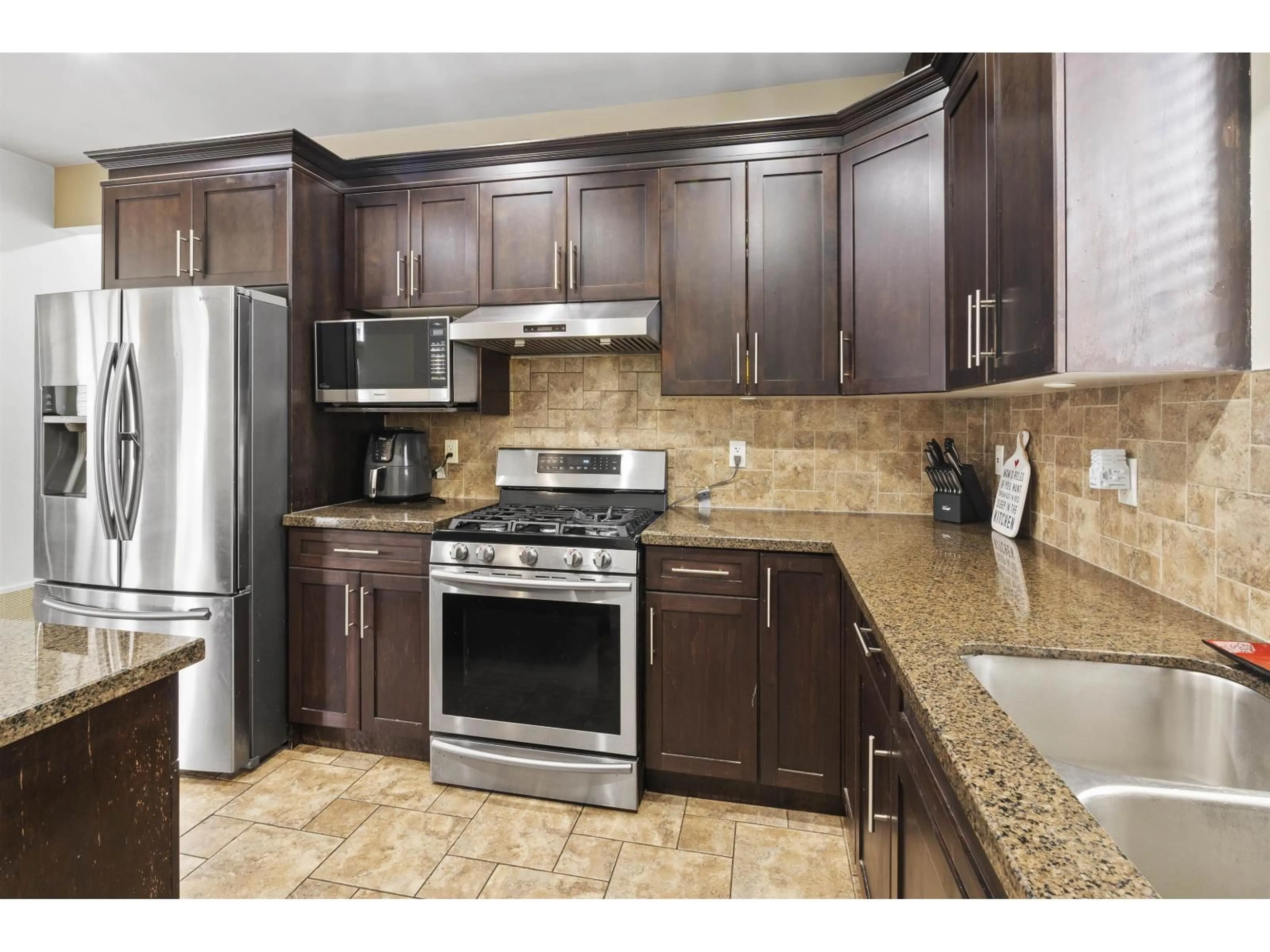 Standard kitchen, ceramic/tile floor for 7032 195A, Surrey British Columbia V4N5Z2