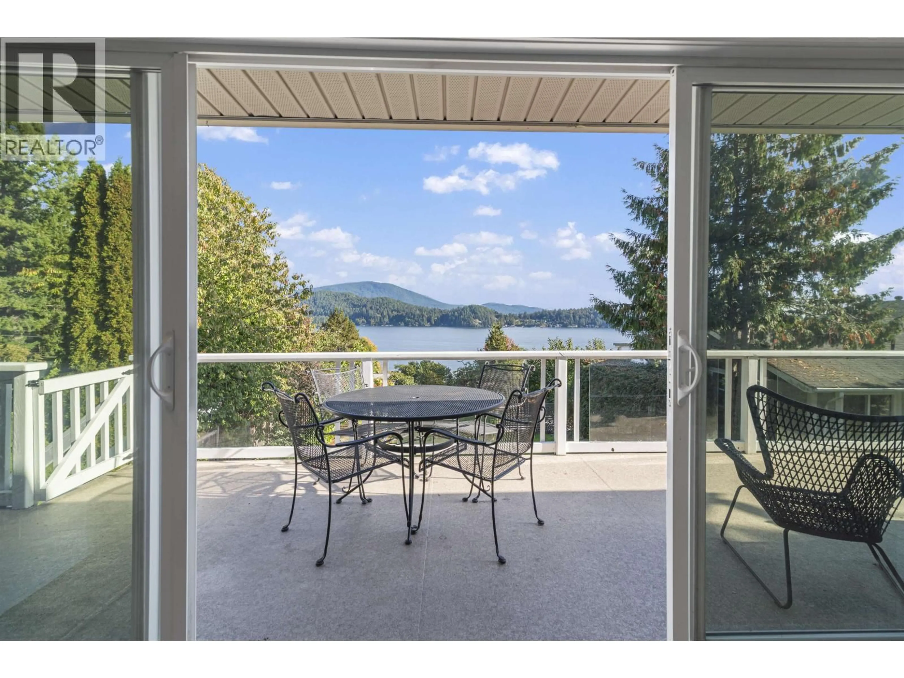 Patio, water/lake/river/ocean view for 648 GIBSONS WAY, Gibsons British Columbia V0N1V9