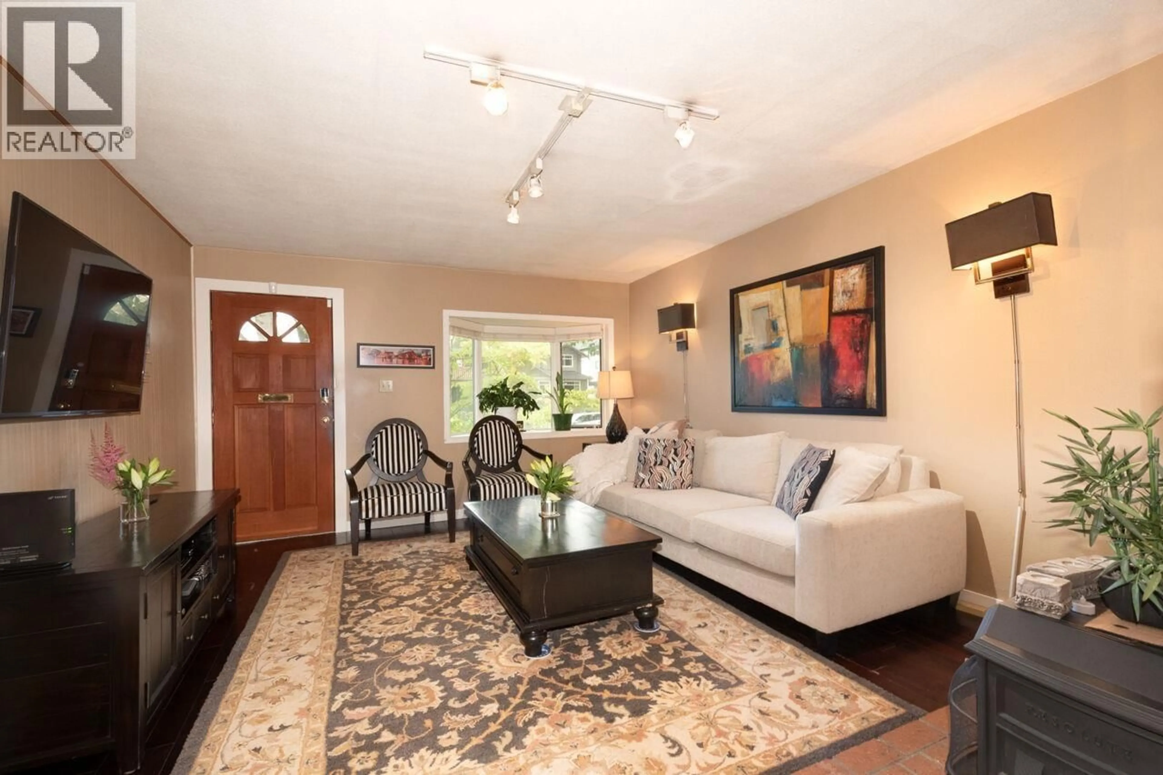 Living room with furniture, unknown for 2466 ETON STREET, Vancouver British Columbia V5K1J5