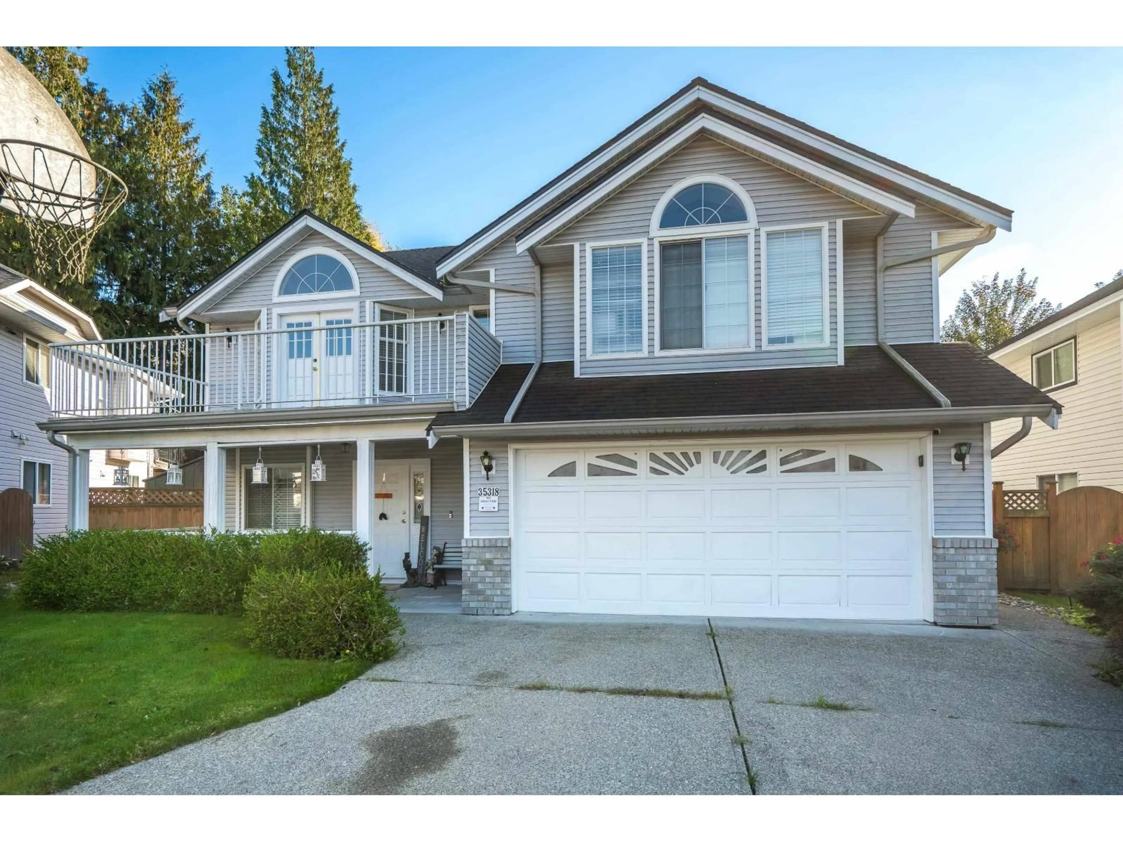 Home with vinyl exterior material, street for 35318 CORBETT, Abbotsford British Columbia V3G1K1