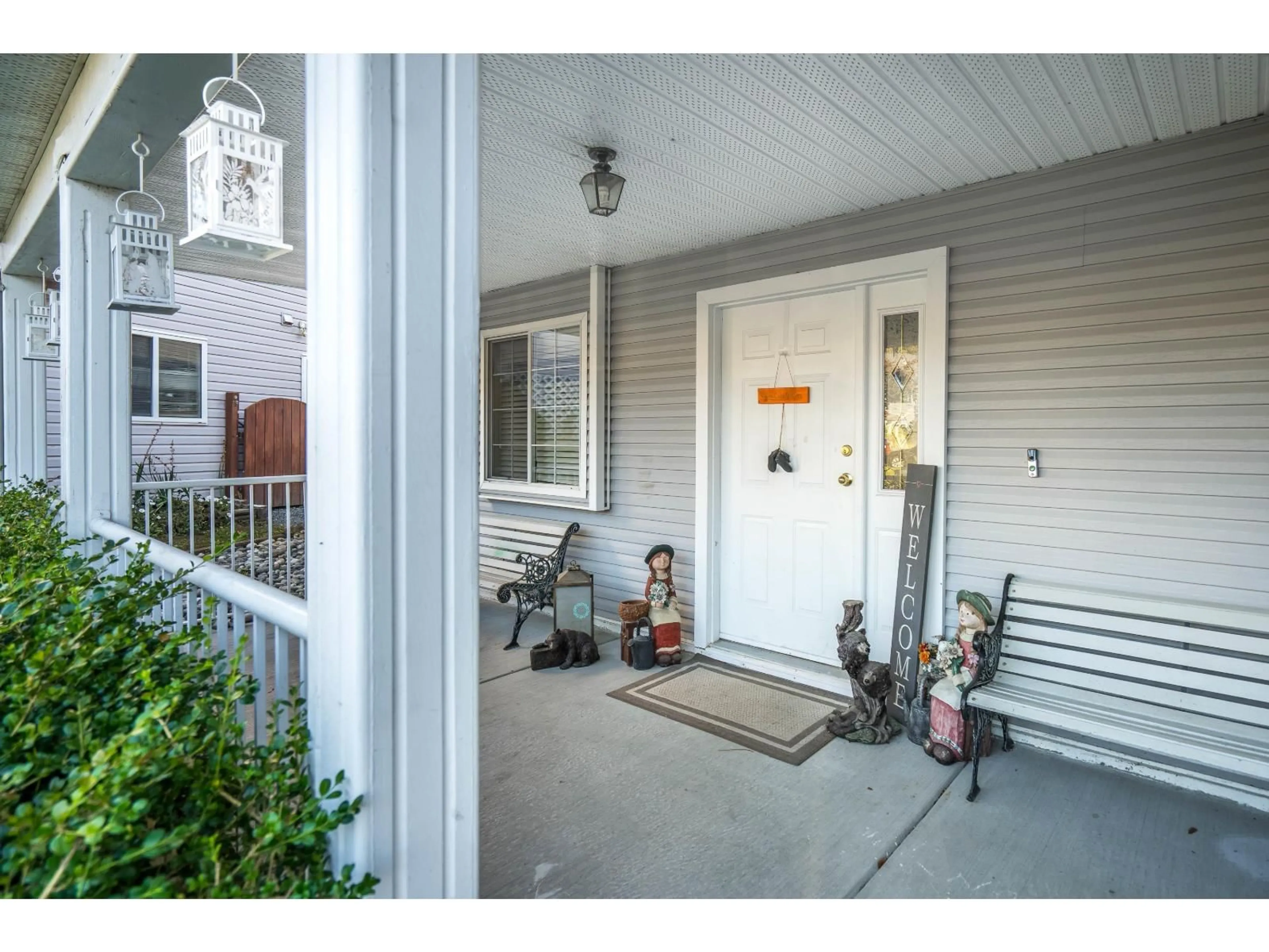 Indoor entryway for 35318 CORBETT, Abbotsford British Columbia V3G1K1