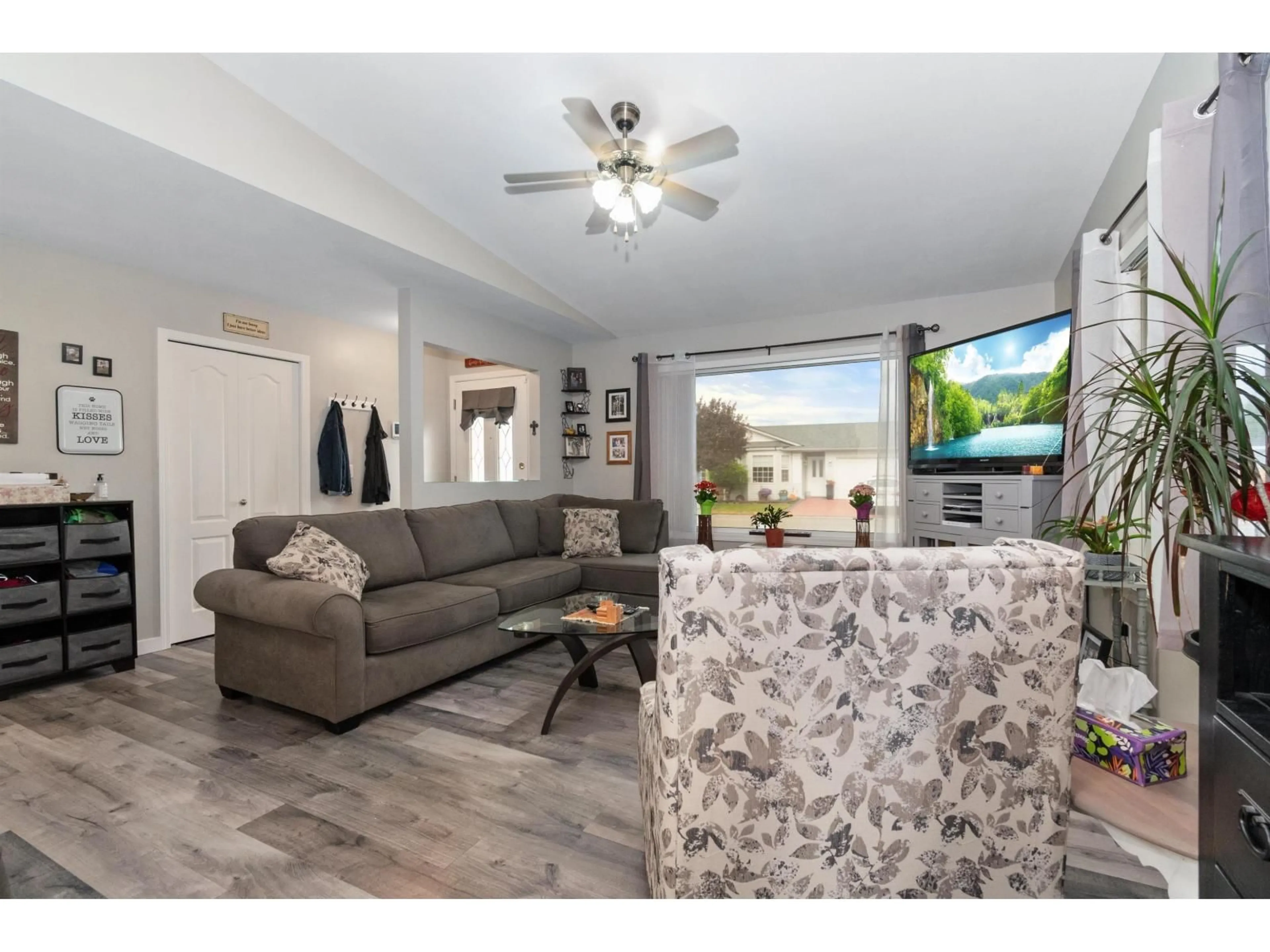 Living room with furniture, unknown for 33 - 45918 KNIGHT ROAD, Chilliwack British Columbia V2R3X5