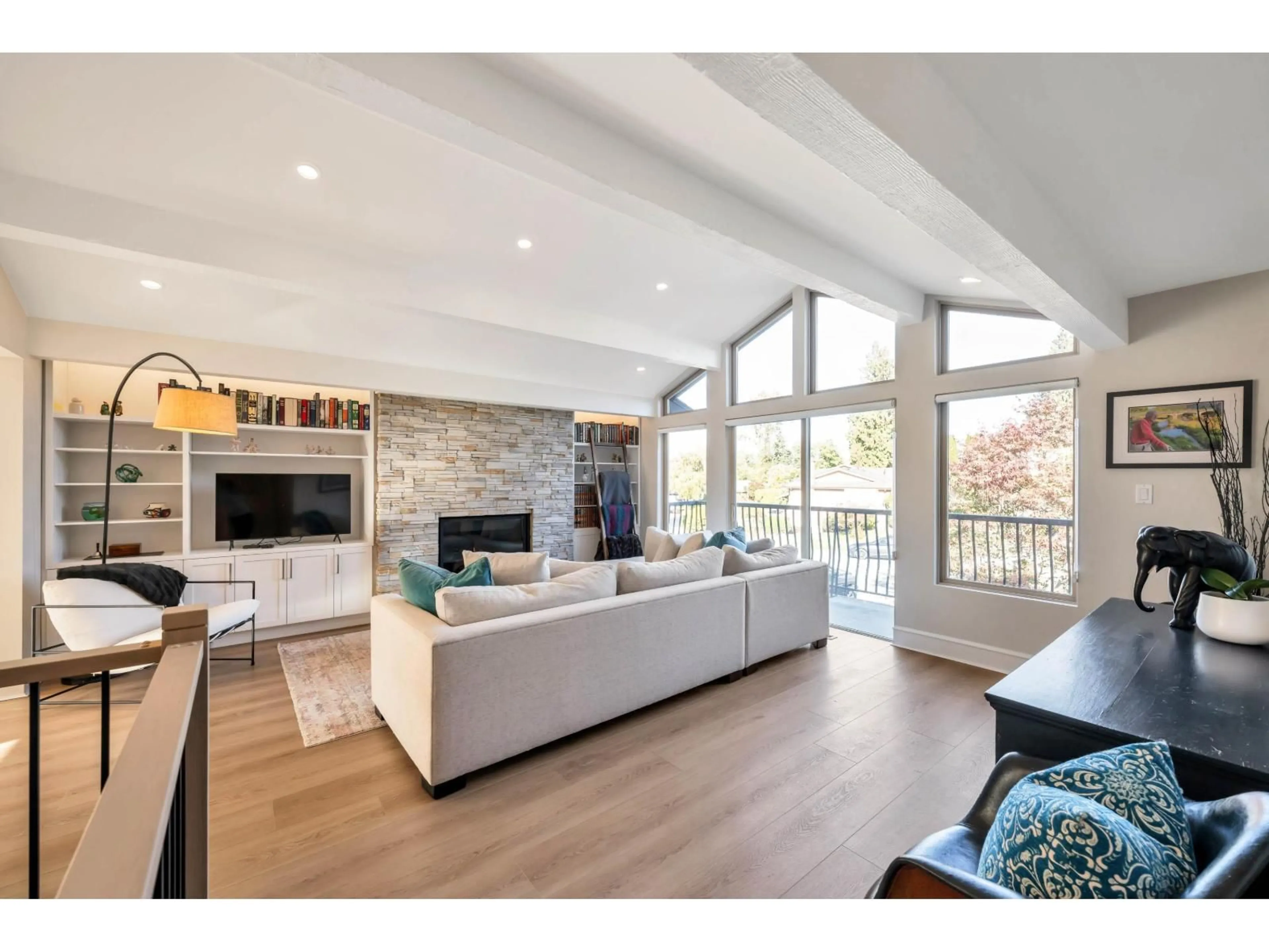 Living room with furniture, unknown for 5021 197, Langley British Columbia V3A7M1