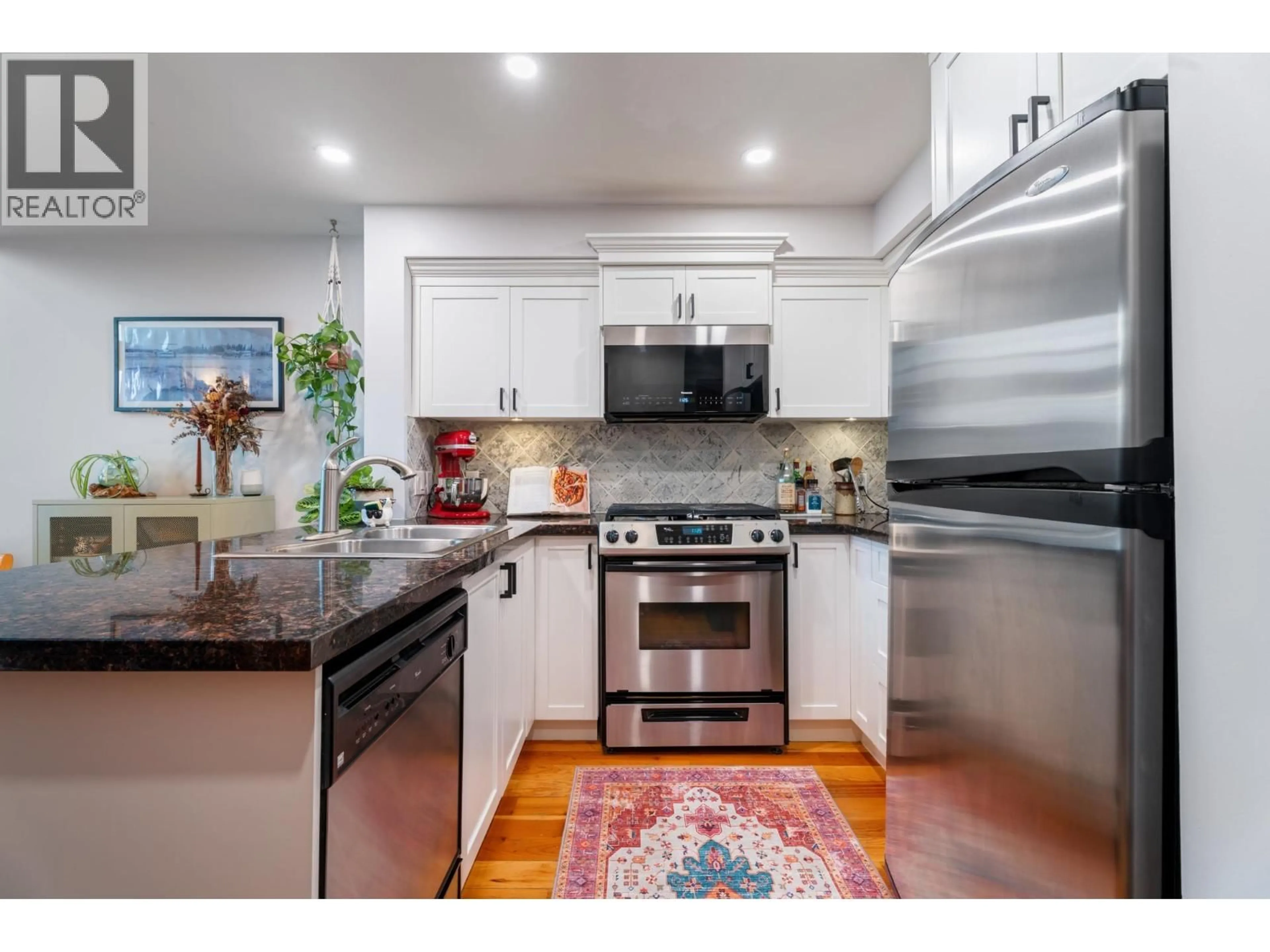 Open concept kitchen, unknown for 325 - 10 RENAISSANCE SQUARE, New Westminster British Columbia V3M7B1