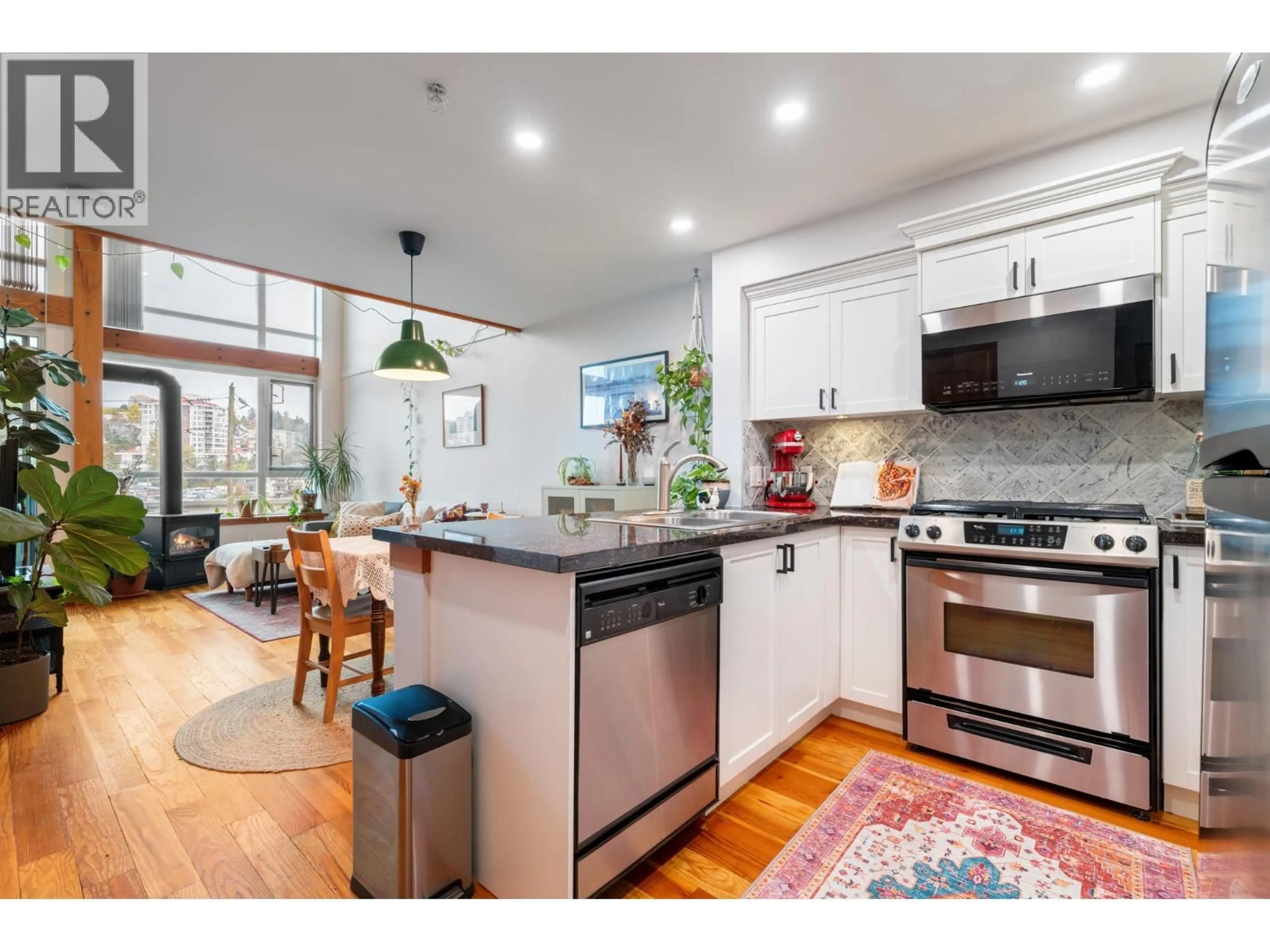 Open concept kitchen, unknown for 325 - 10 RENAISSANCE SQUARE, New Westminster British Columbia V3M7B1