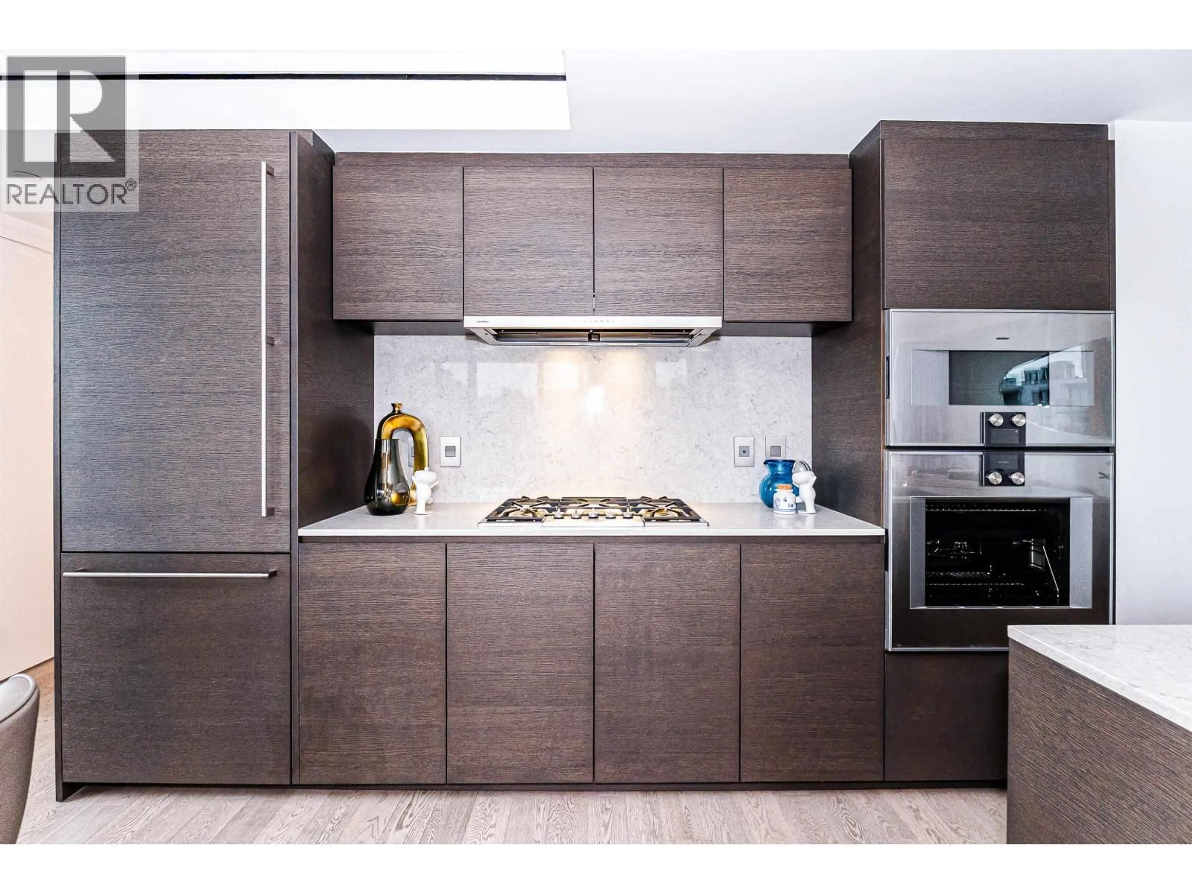 Contemporary kitchen, wood/laminate floor for 1506 - 1408 ROBSON STREET, Vancouver British Columbia V6G1B9