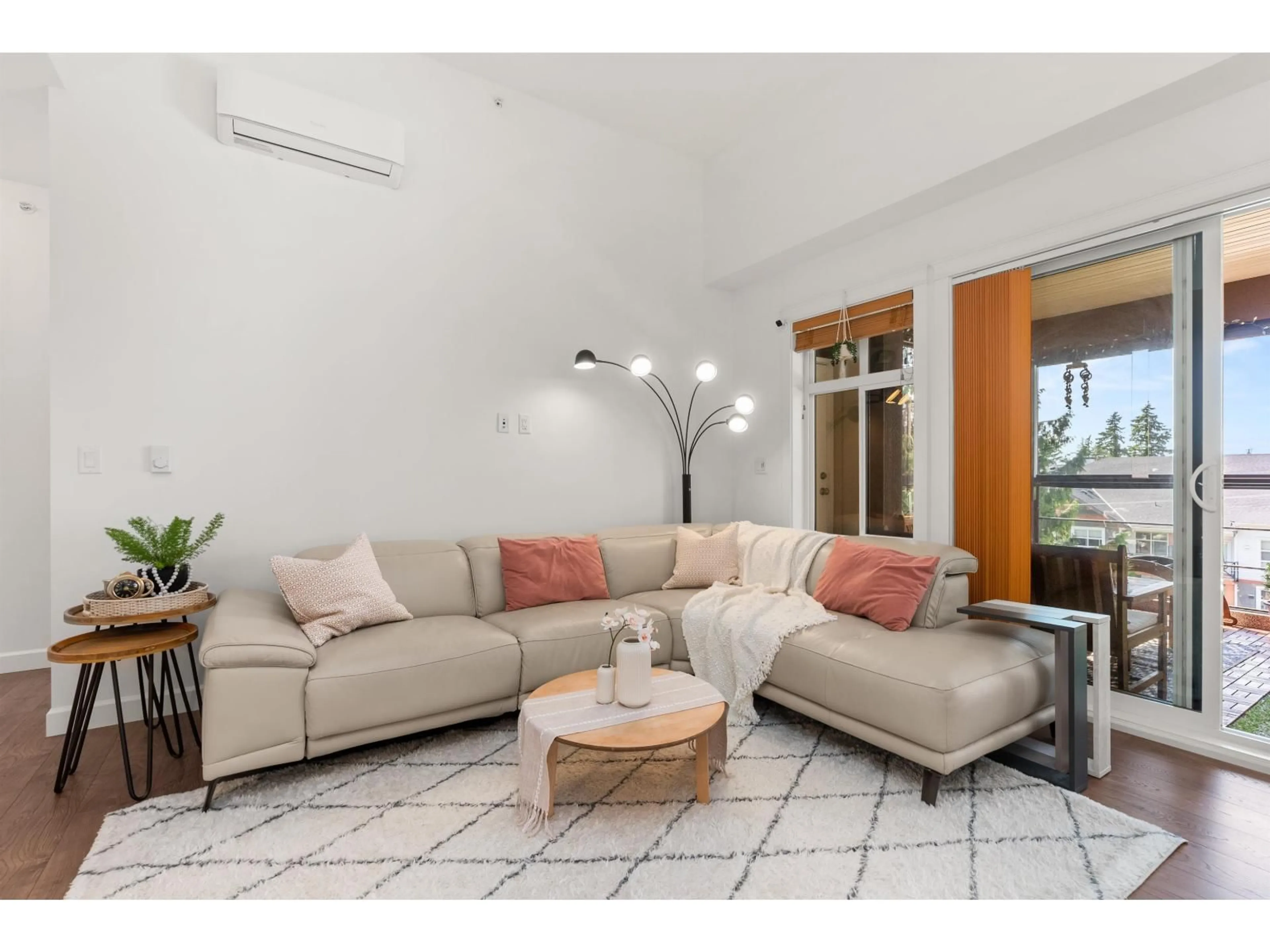 Living room with furniture, unknown for 507 - 3585 146A, Surrey British Columbia V4P0G9