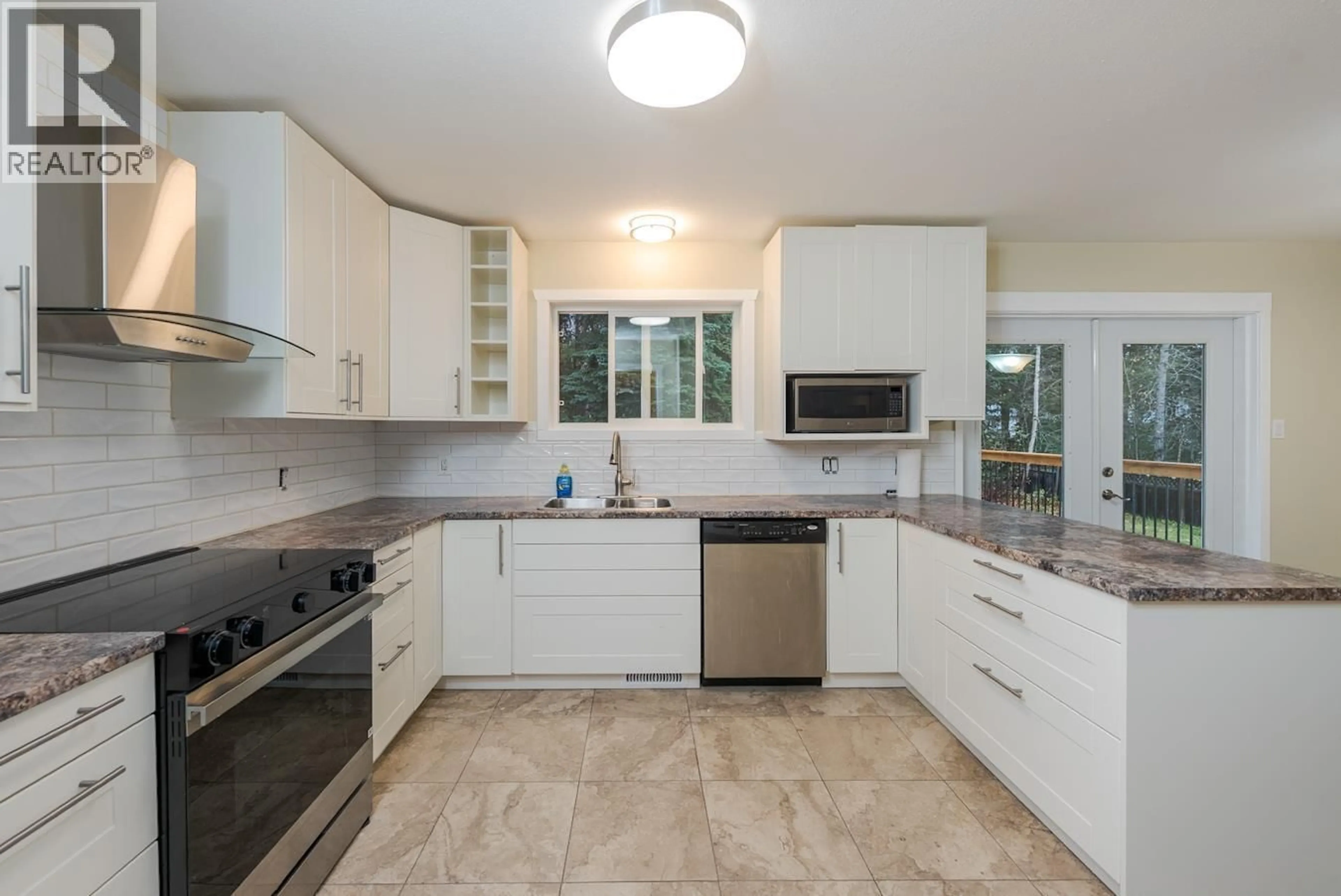 Standard kitchen, ceramic/tile floor for 7427 PEARL DRIVE, Prince George British Columbia V2K4K3