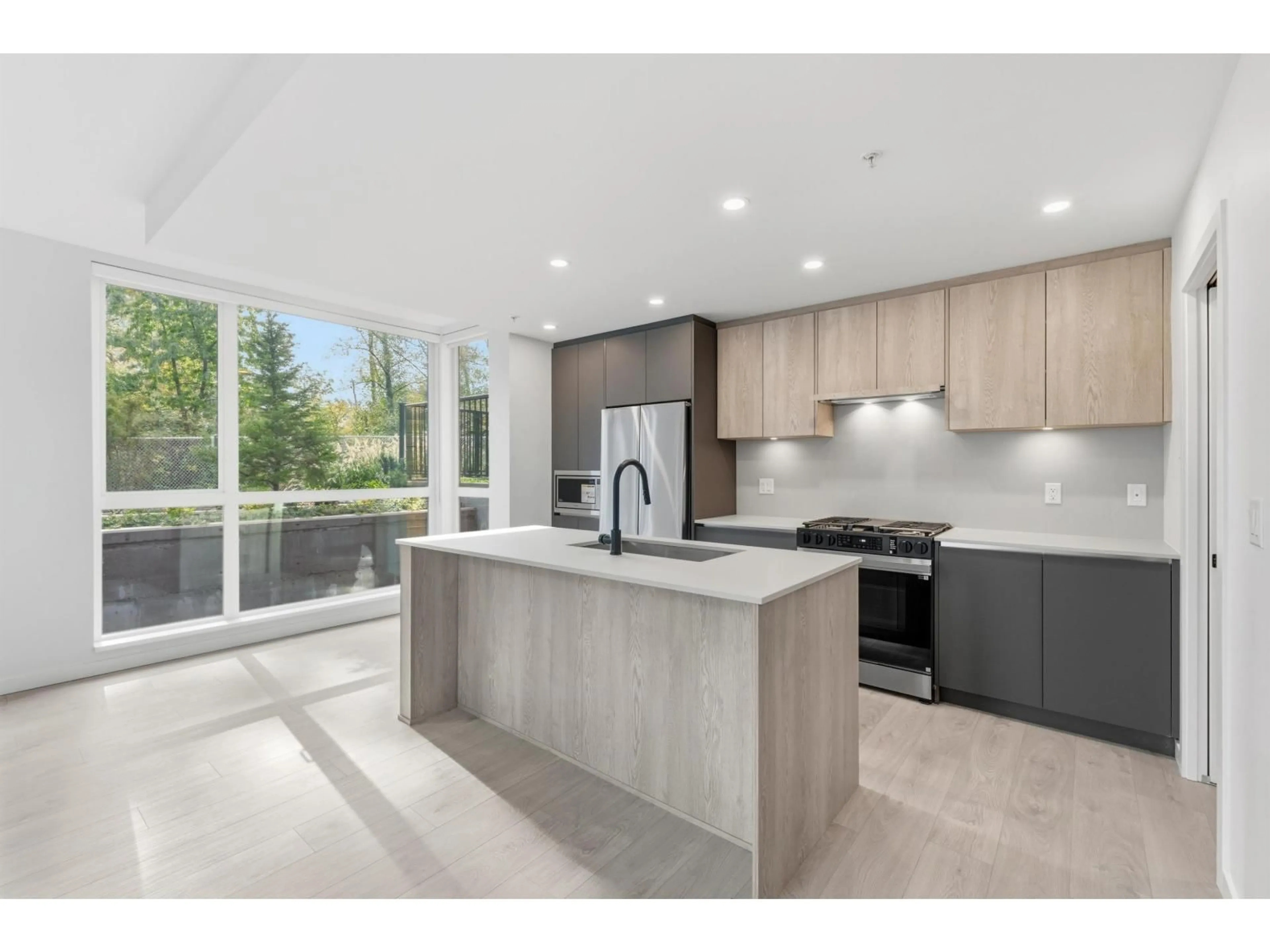 Open concept kitchen, unknown for 512 - 19577 65B, Surrey British Columbia V4N6Y3