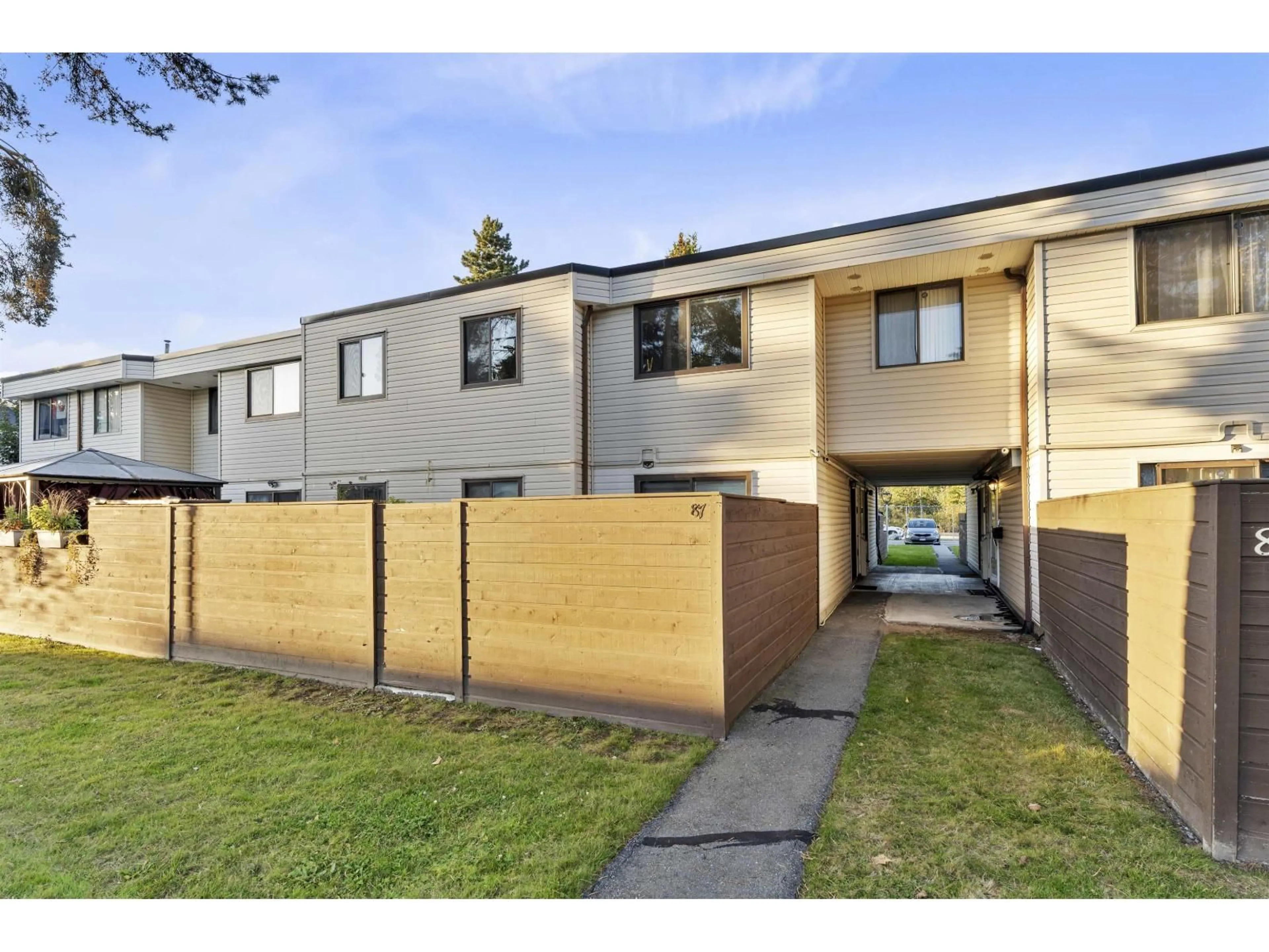 A pic from outside/outdoor area/front of a property/back of a property/a pic from drone, unknown for 87 - 14135 104, Surrey British Columbia V3T1X6