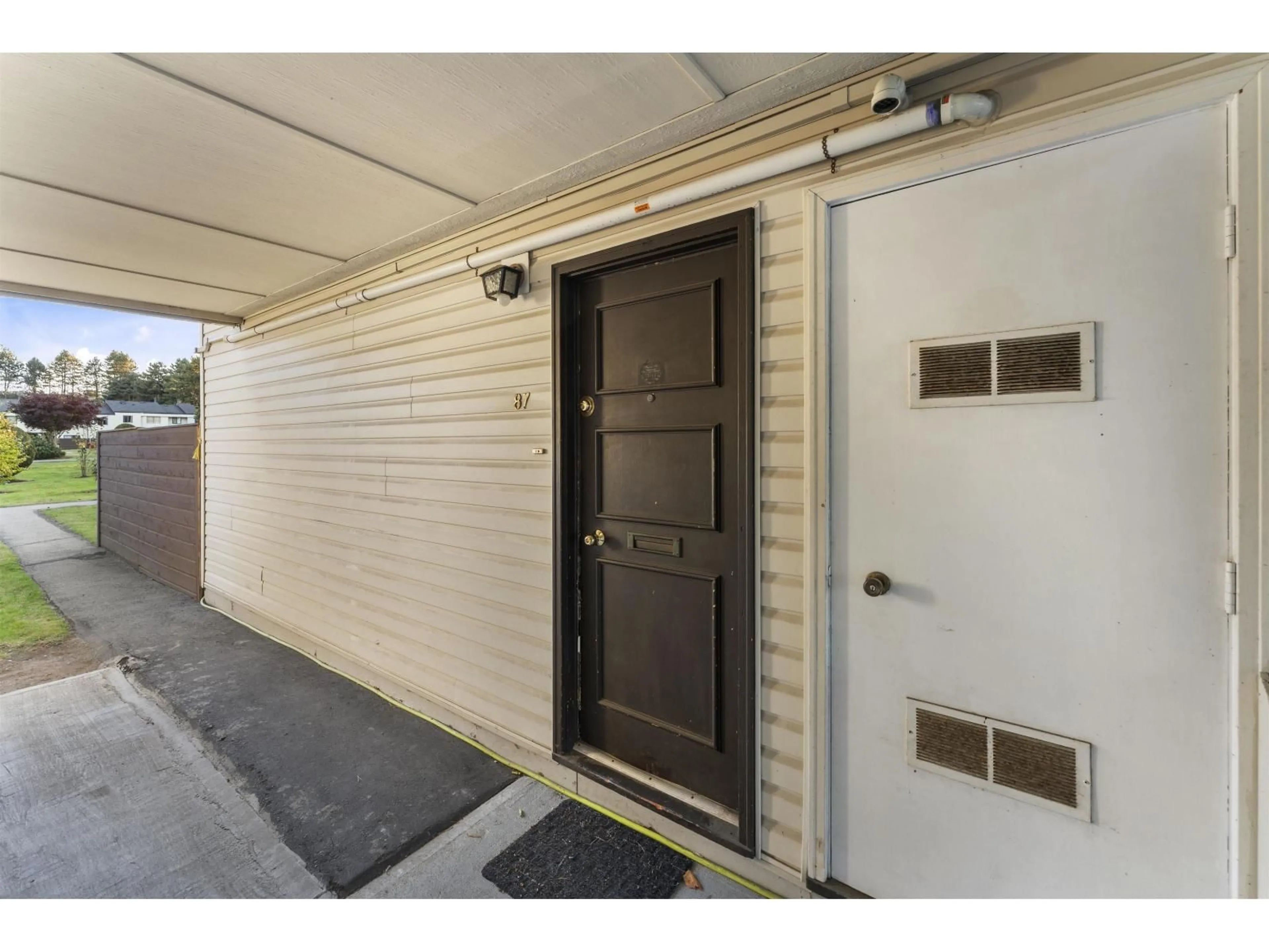 Storage room or clothes room or walk-in closet for 87 - 14135 104, Surrey British Columbia V3T1X6