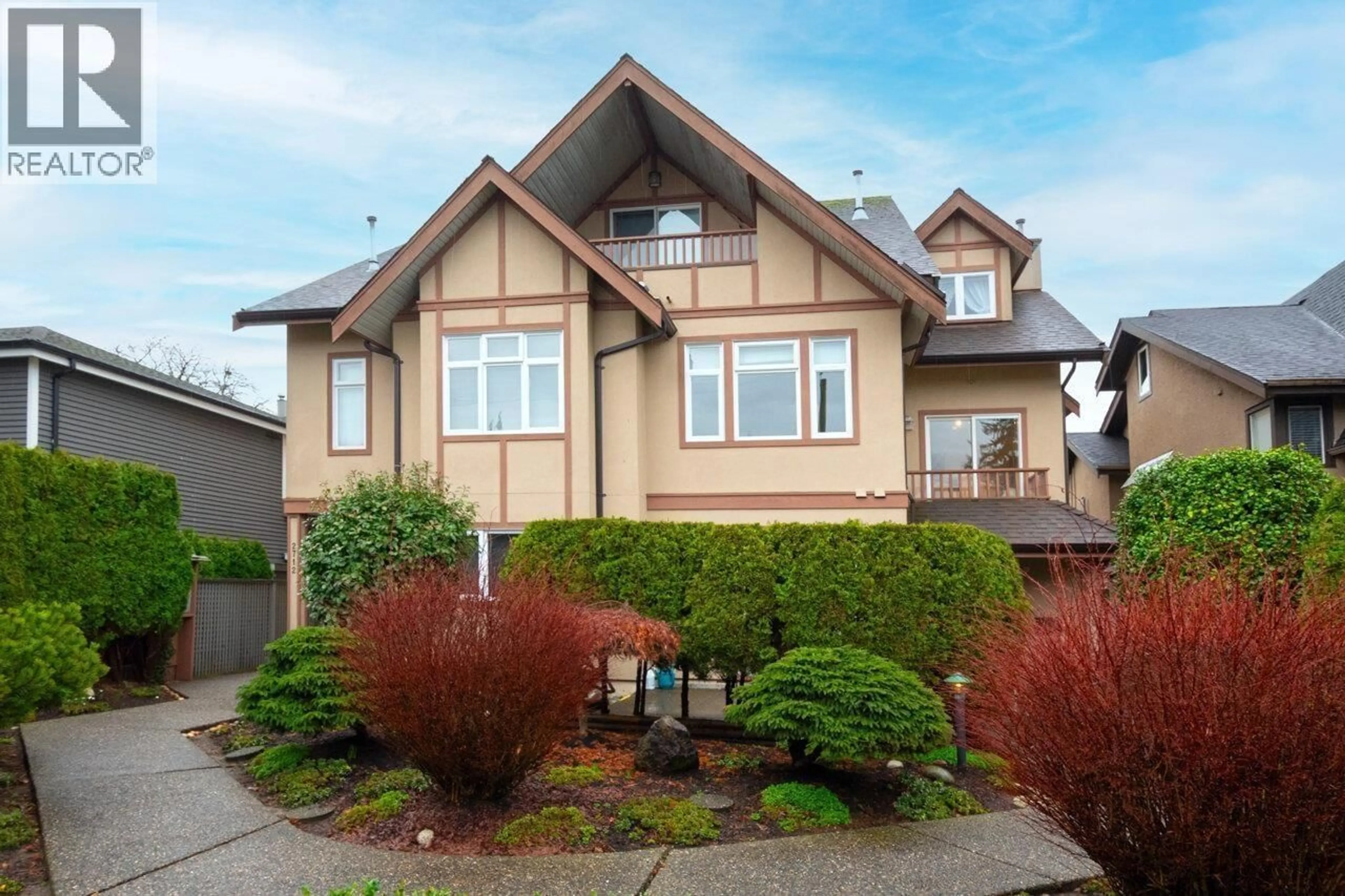 Home with vinyl exterior material, street for 2718 3RD AVENUE, Vancouver British Columbia V6K1M5