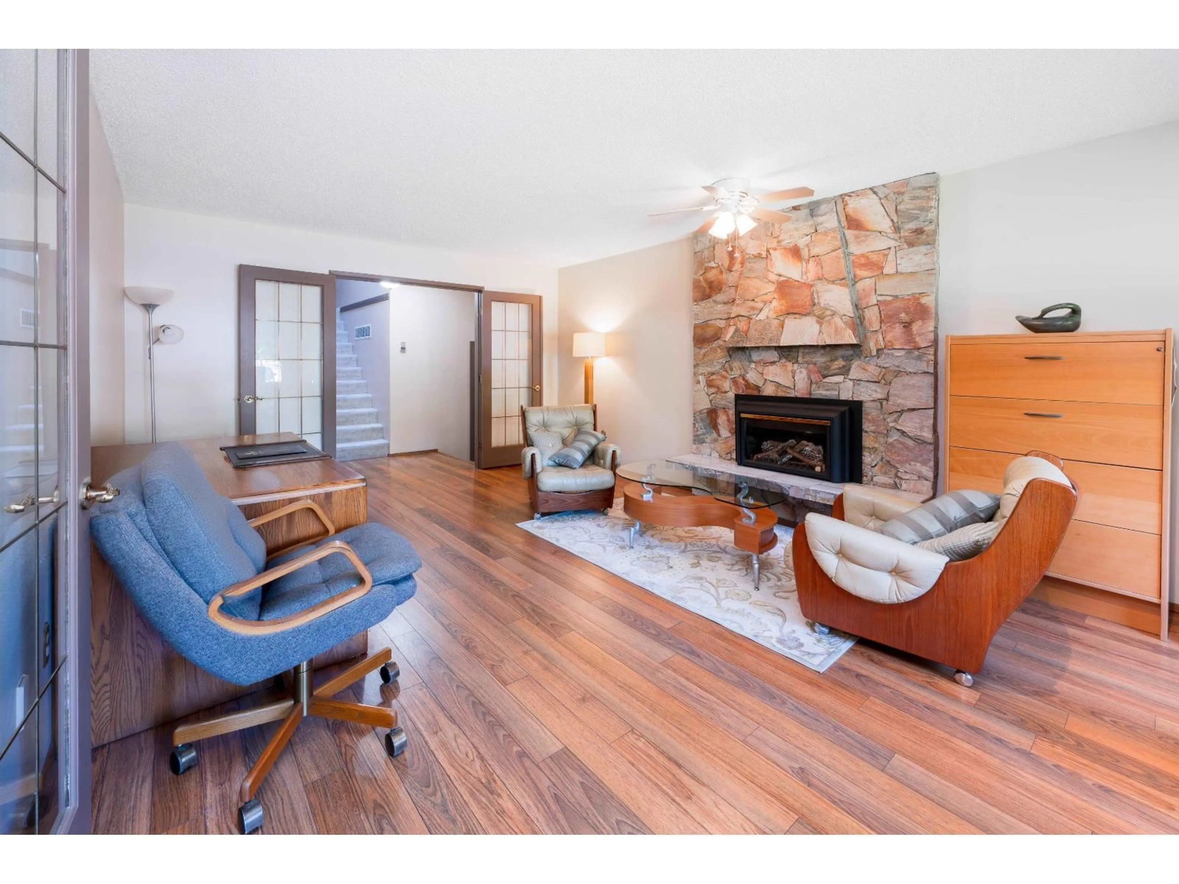 Living room with furniture, wood/laminate floor for 1833 133A, Surrey British Columbia V4A7M4