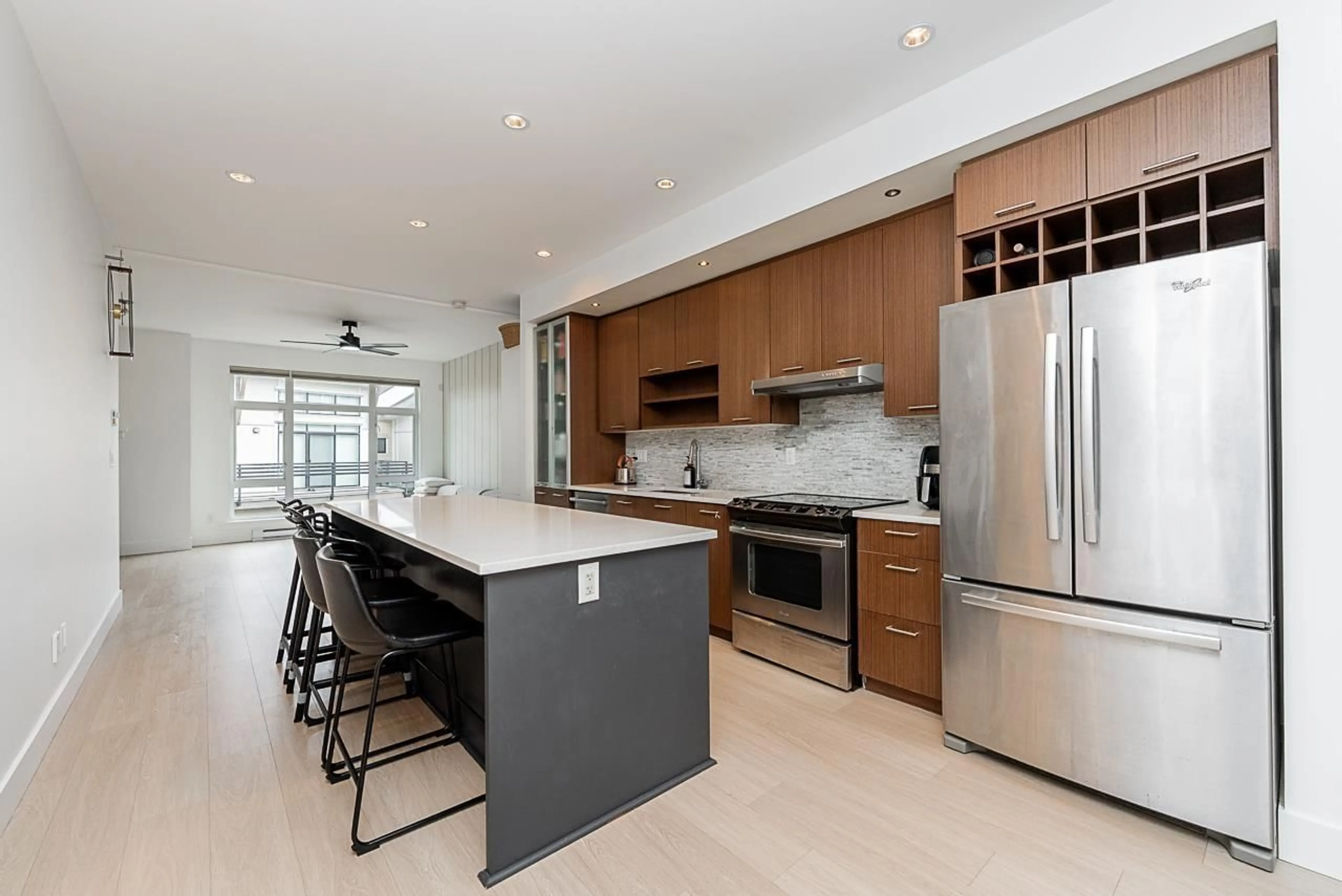 Open concept kitchen, ceramic/tile floor for 26 - 9989 BARNSTON EAST, Surrey British Columbia V4N6N3