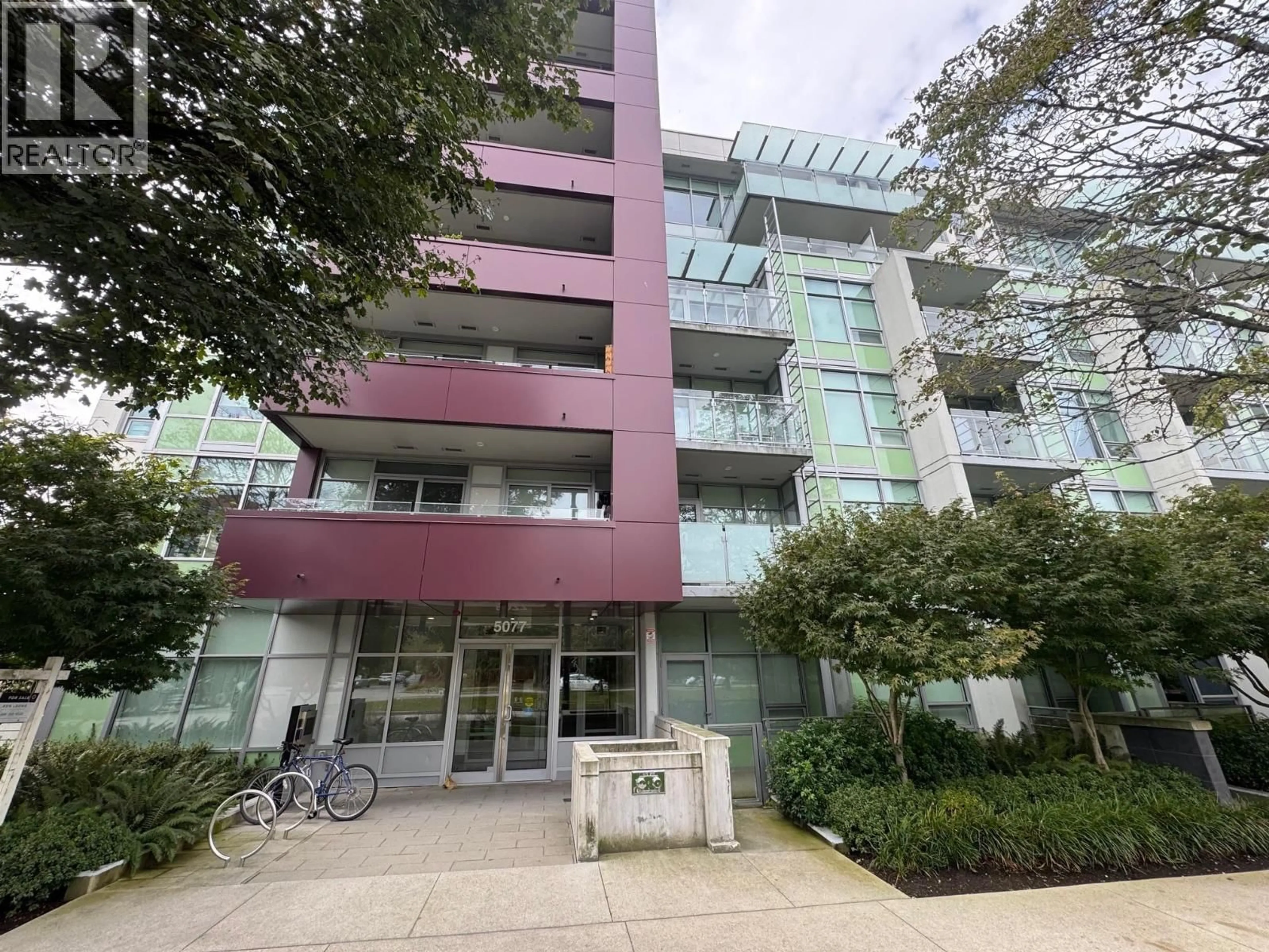 Indoor foyer for 111 - 5077 CAMBIE STREET, Vancouver British Columbia V5Z0H7