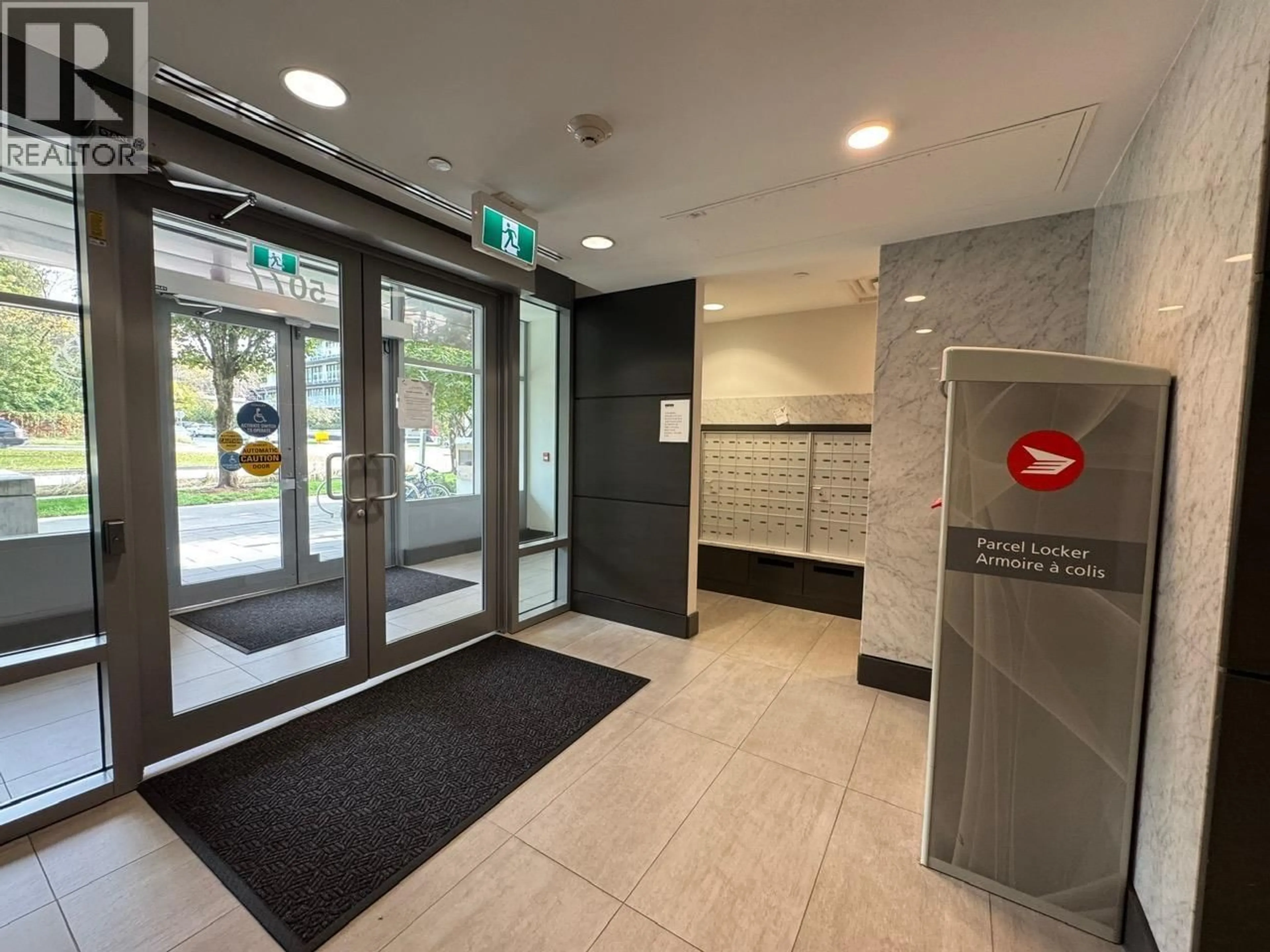 Indoor foyer for 111 - 5077 CAMBIE STREET, Vancouver British Columbia V5Z0H7