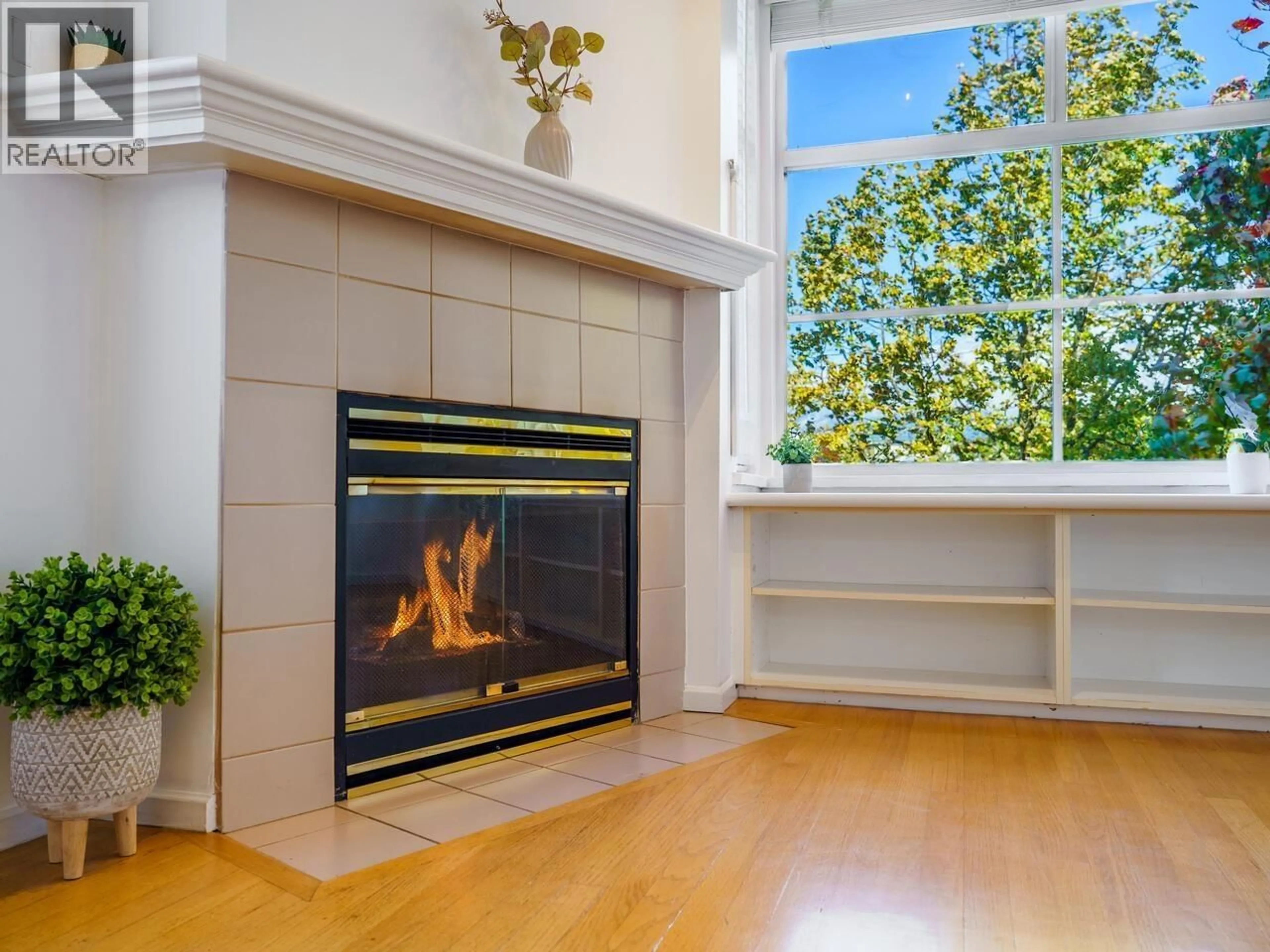 Living room with furniture, unknown for 410 - 2388 TRIUMPH STREET, Vancouver British Columbia V5L1L5