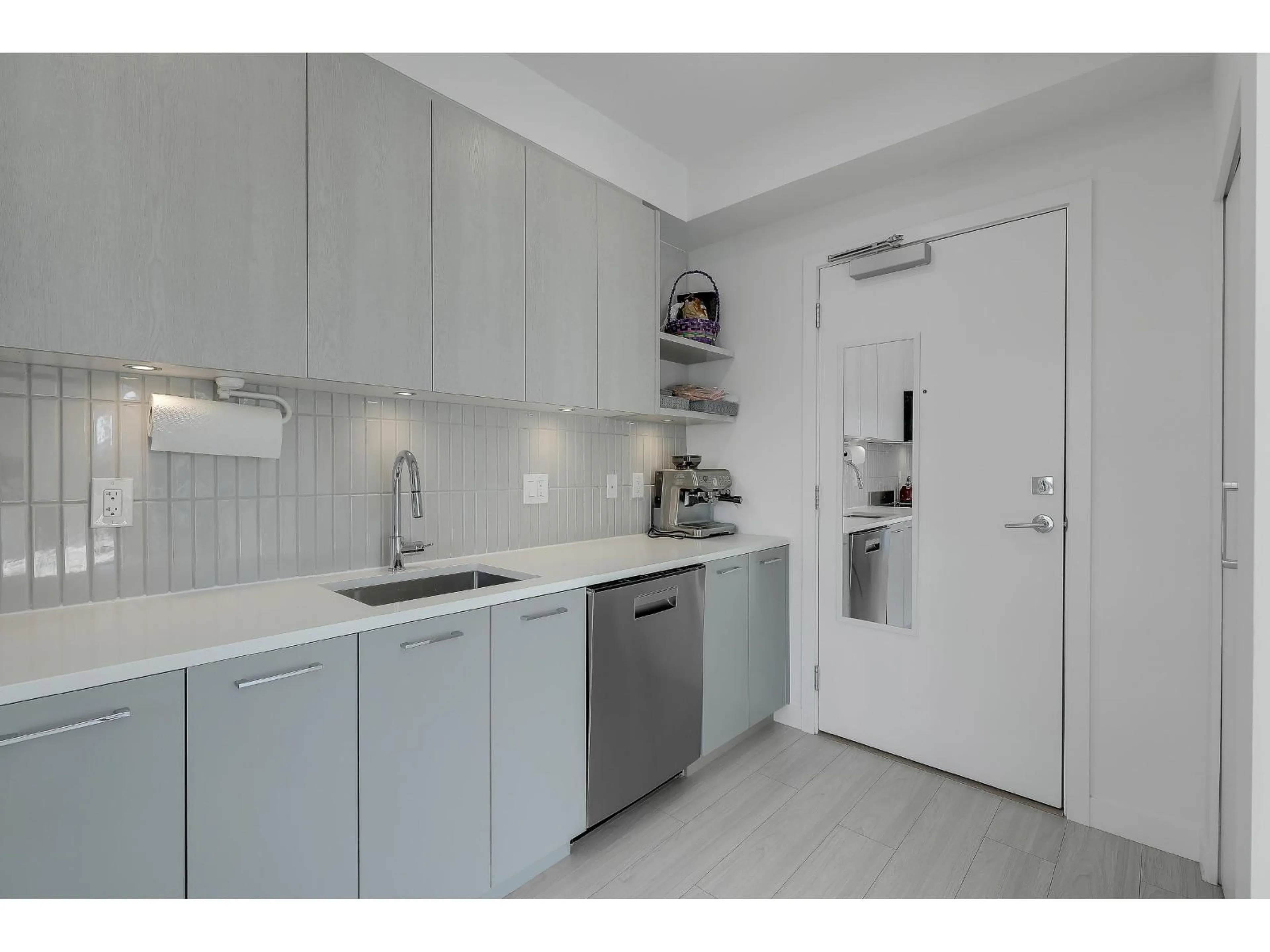 Standard kitchen, unknown for 309 - 10777 138, Surrey British Columbia V3T0T5