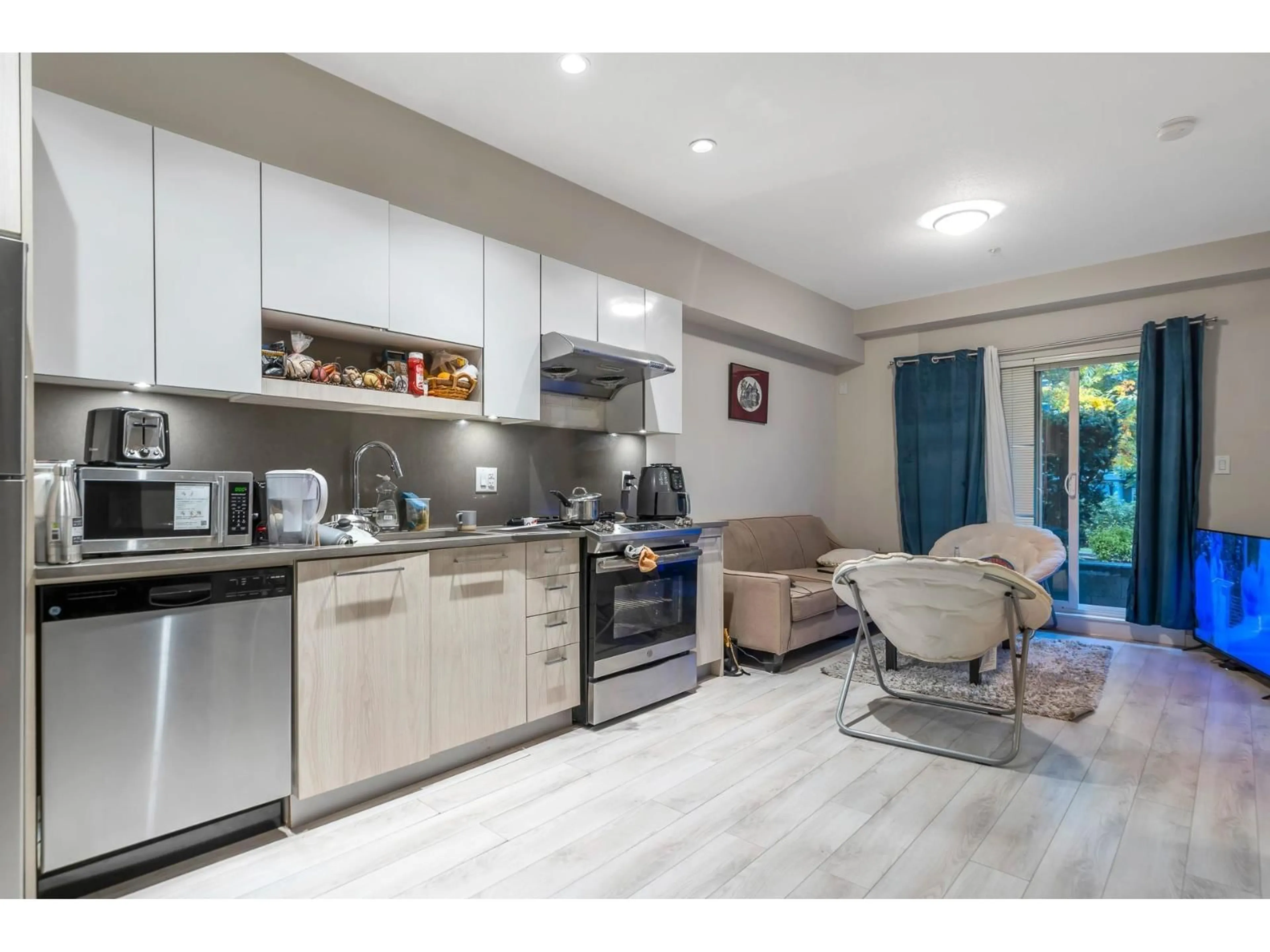 Open concept kitchen, unknown for 221 - 13768 108, Surrey British Columbia V3T0L9