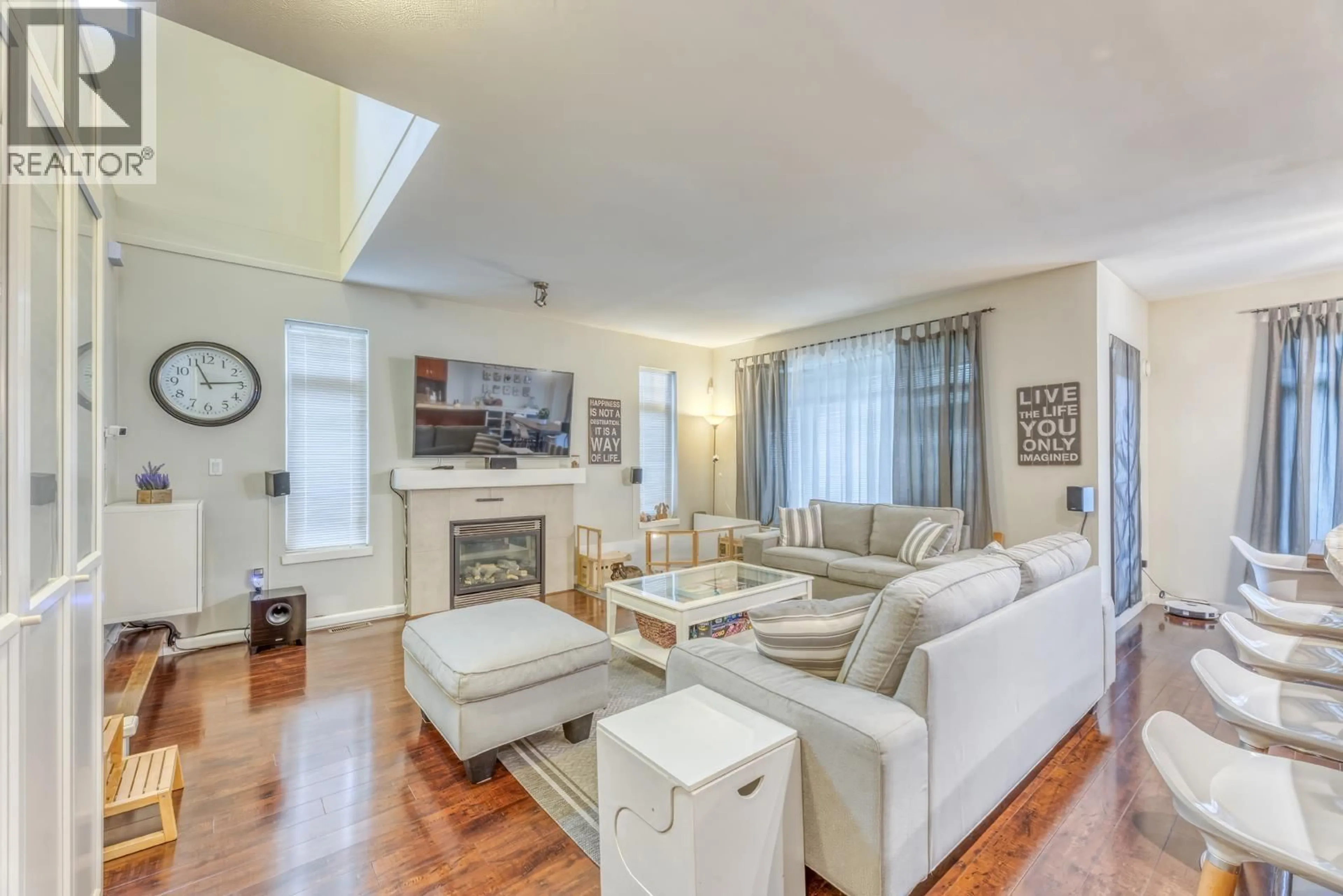 Living room with furniture, unknown for 29 - 55 HAWTHORN DRIVE, Port Moody British Columbia V3H0B3