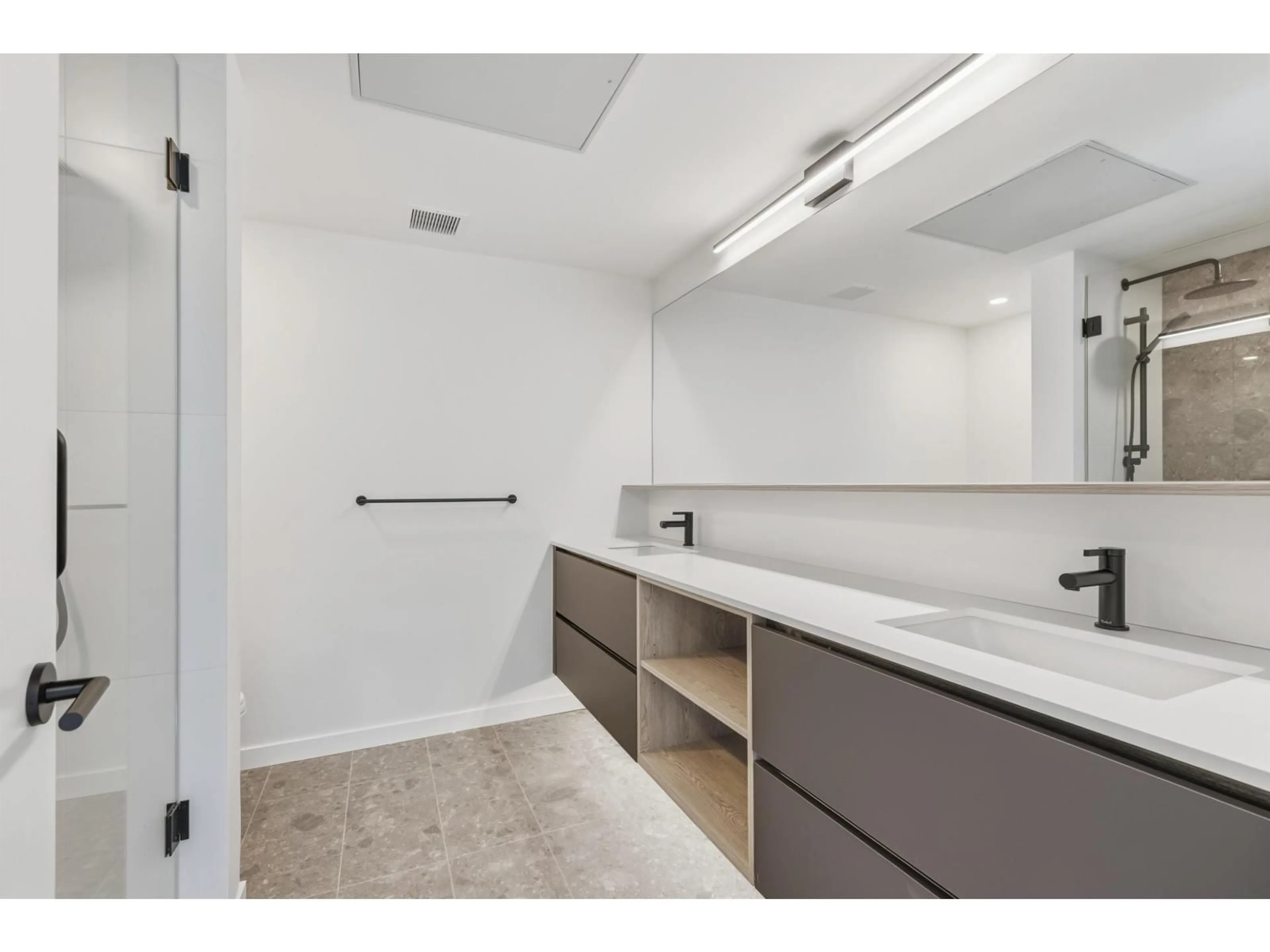 Standard bathroom, ceramic/tile floor for 517 - 19577 65B, Surrey British Columbia V4N6Y3