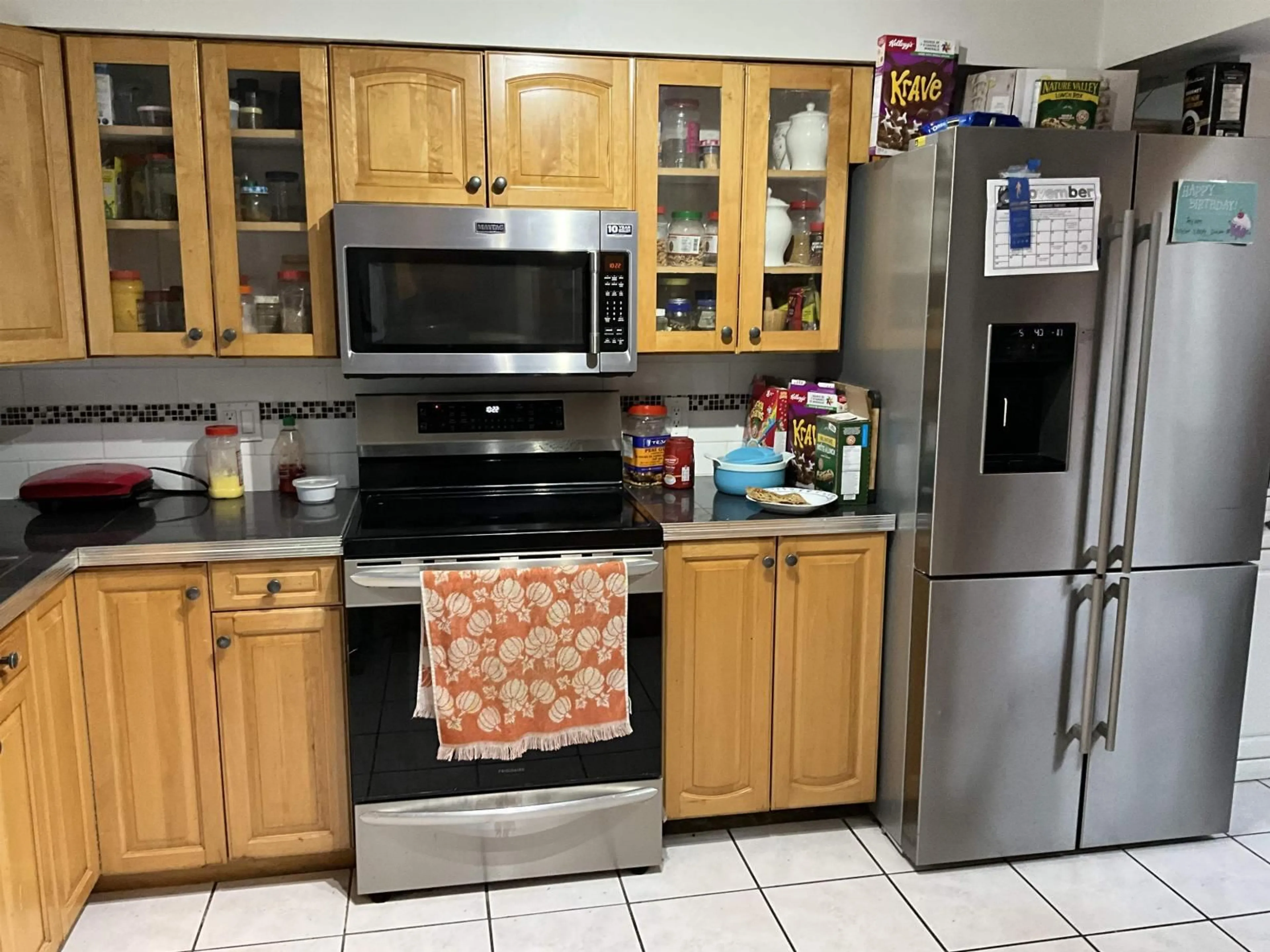 Standard kitchen, unknown for 13833 114 AVENUE, Surrey British Columbia V3R2L8